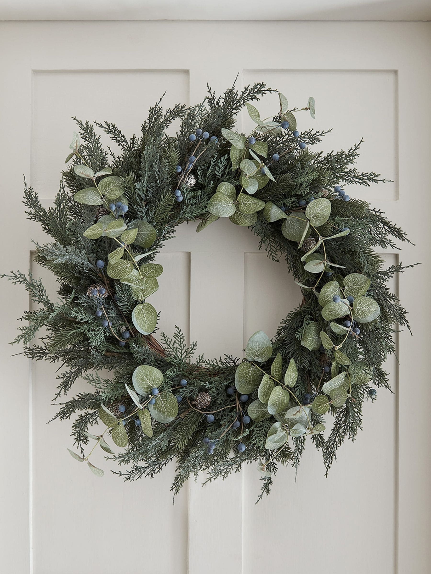 Lights4fun pre lit berry and pinecone Christmas wreath 66cm, UK version