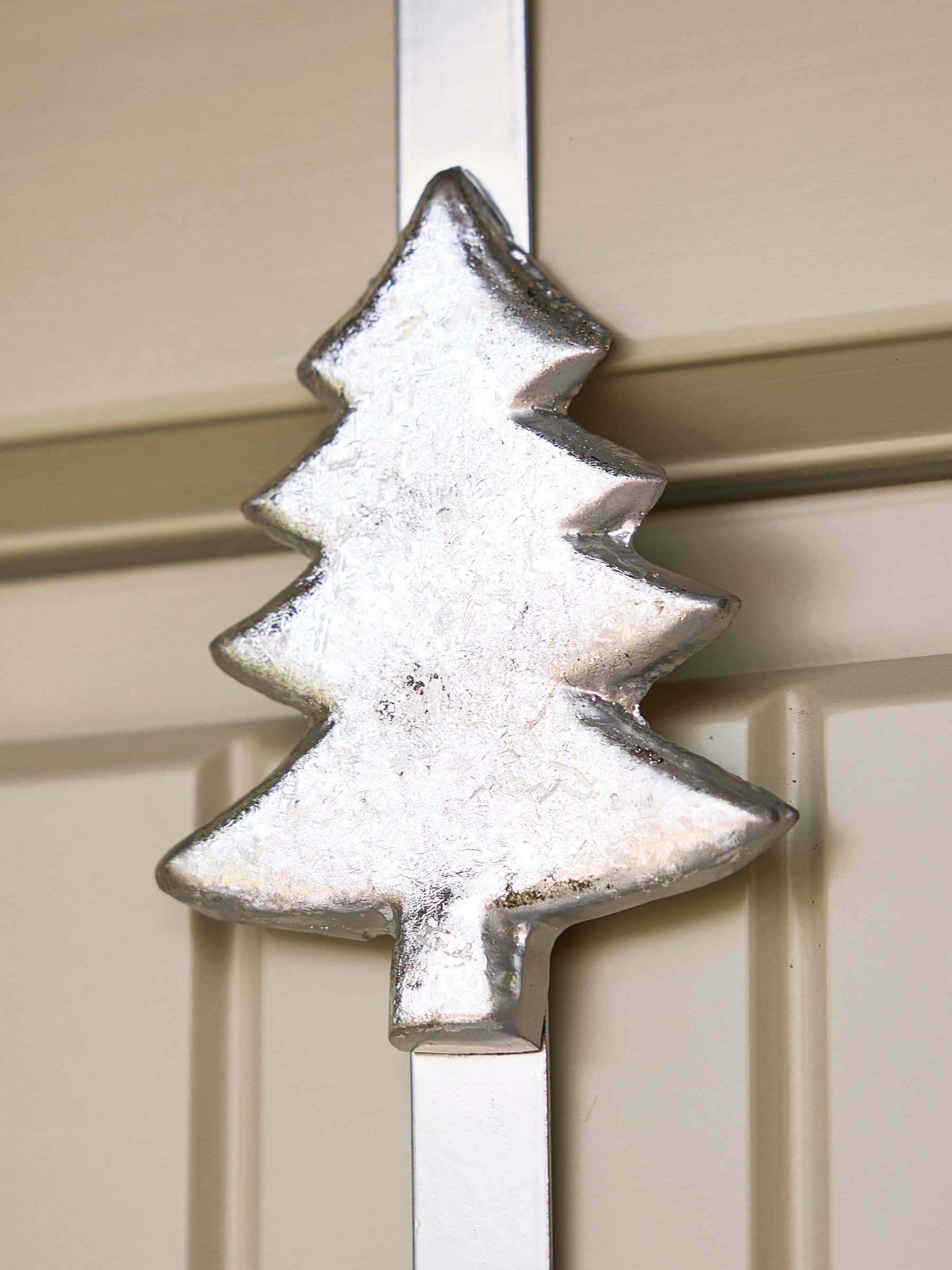Dibor metal wreath hanger with burnished metallic finish (British brand)