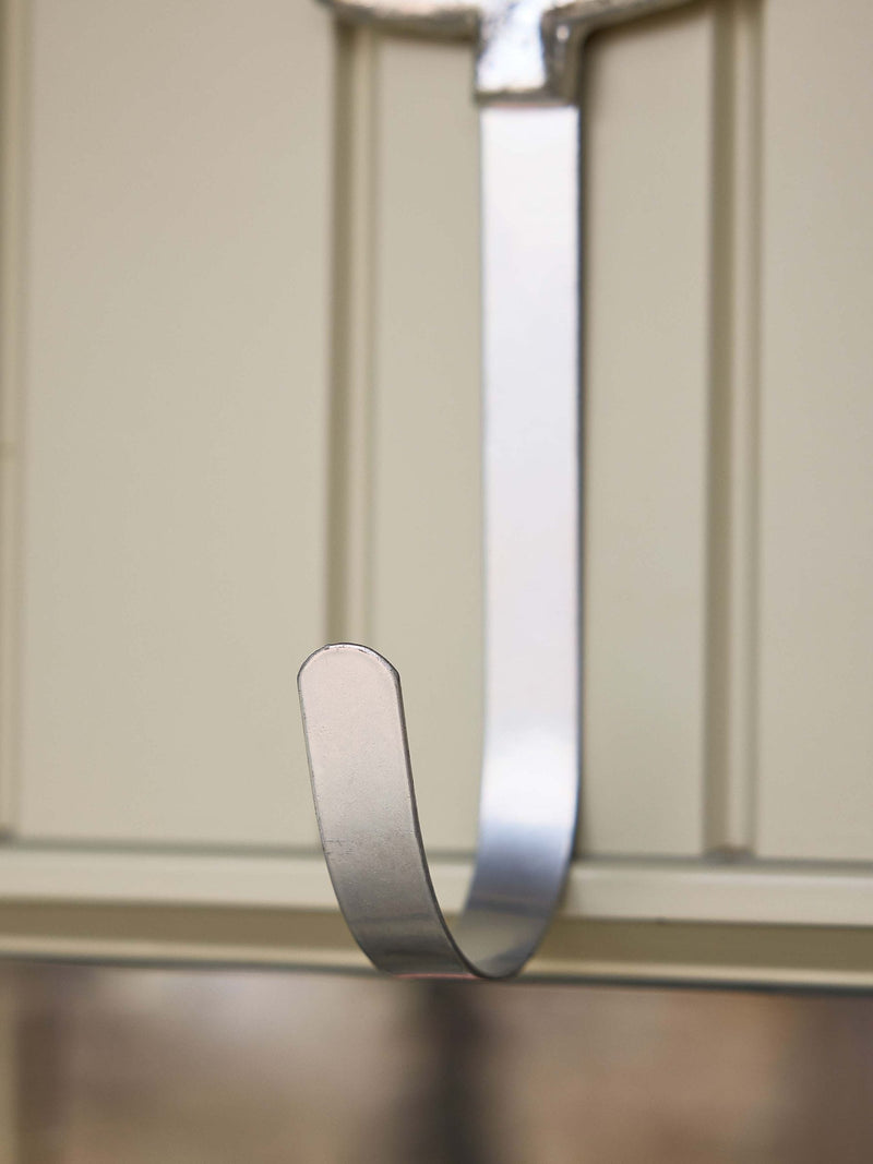 Dibor metal wreath hanger with burnished metallic finish (British brand)