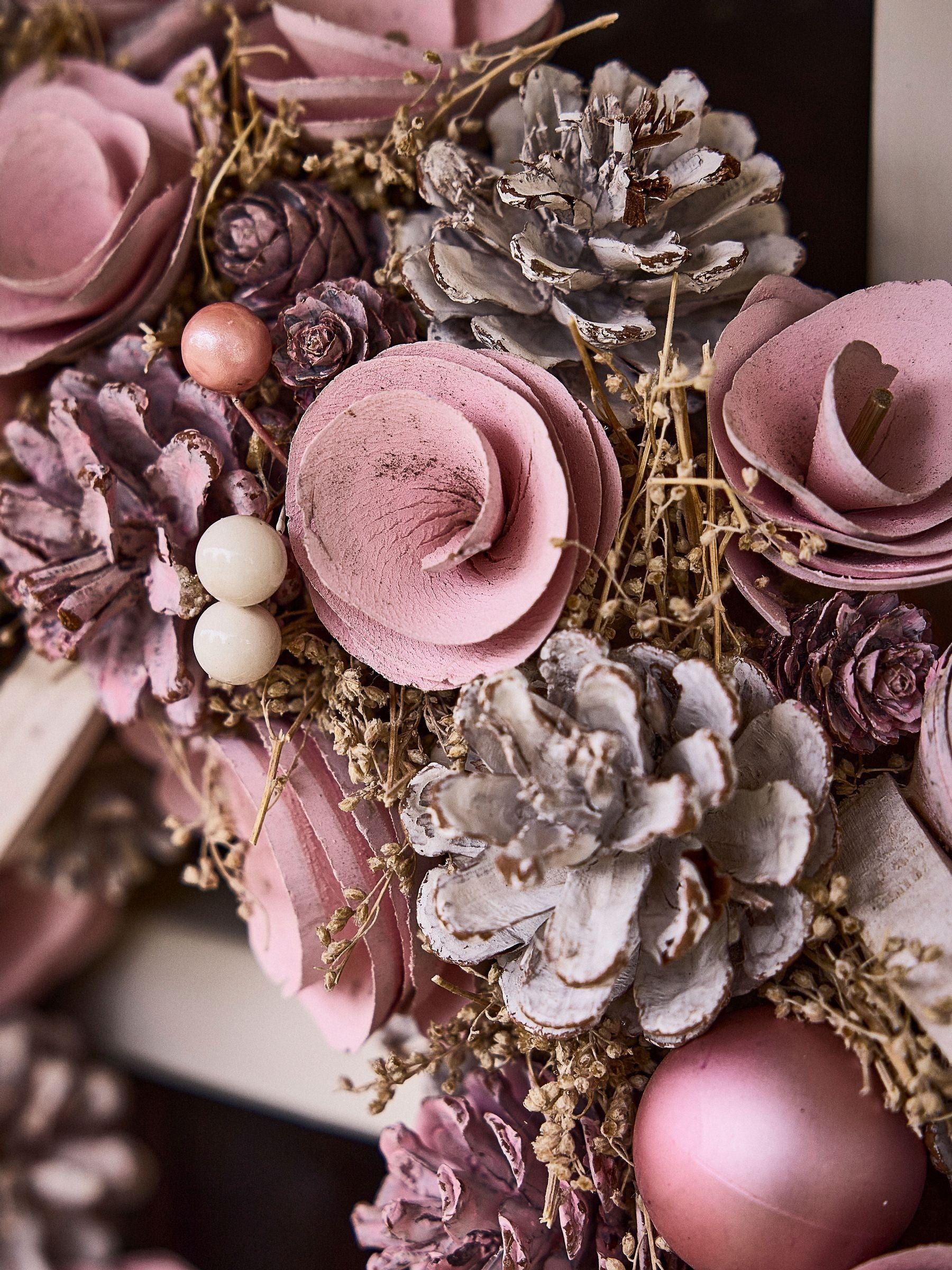 Dibor pink roses wreath 38cm, imported from the UK