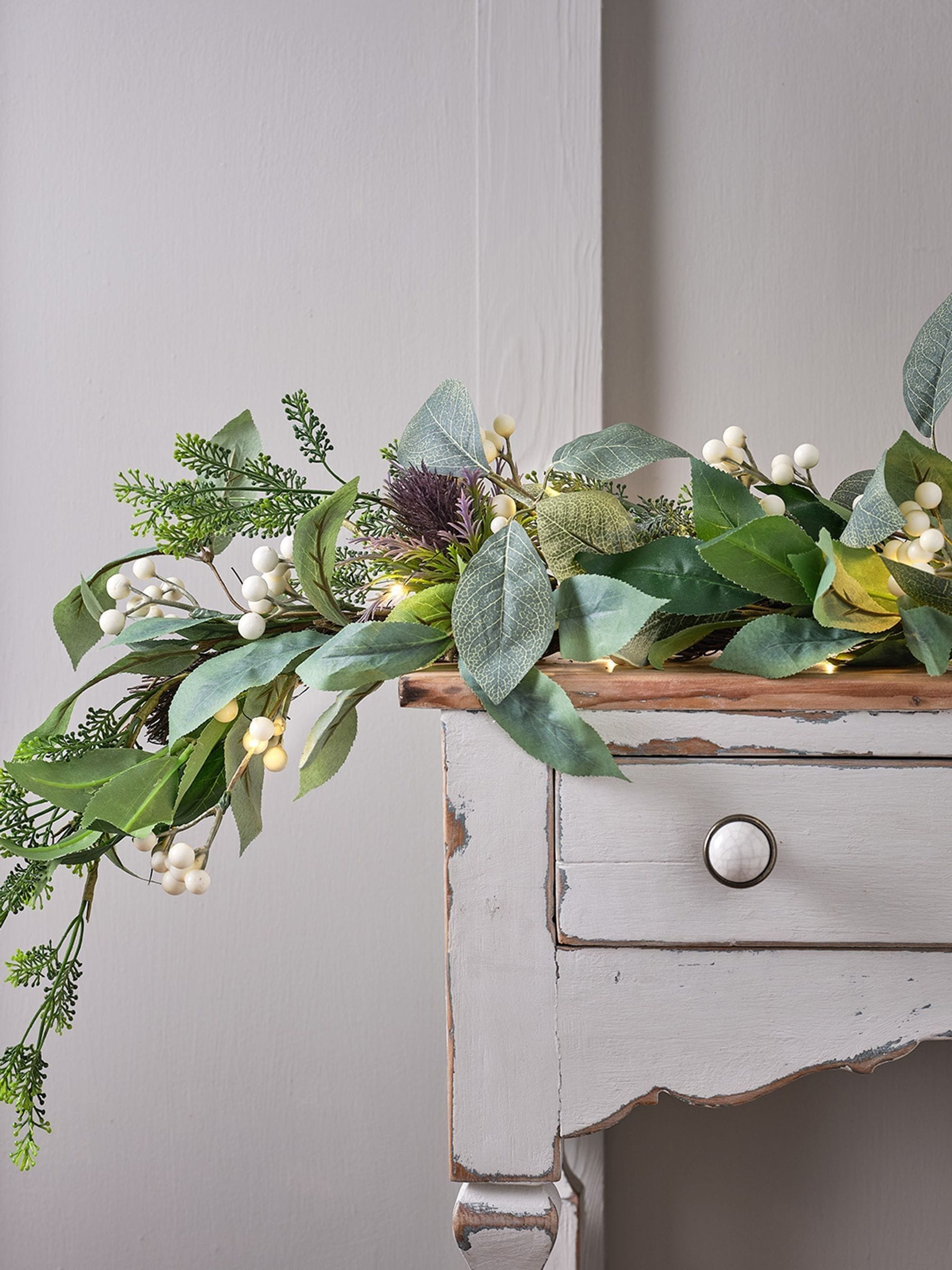 Lights4fun pre-lit Christmas garland with white berries 1.5m, UK version