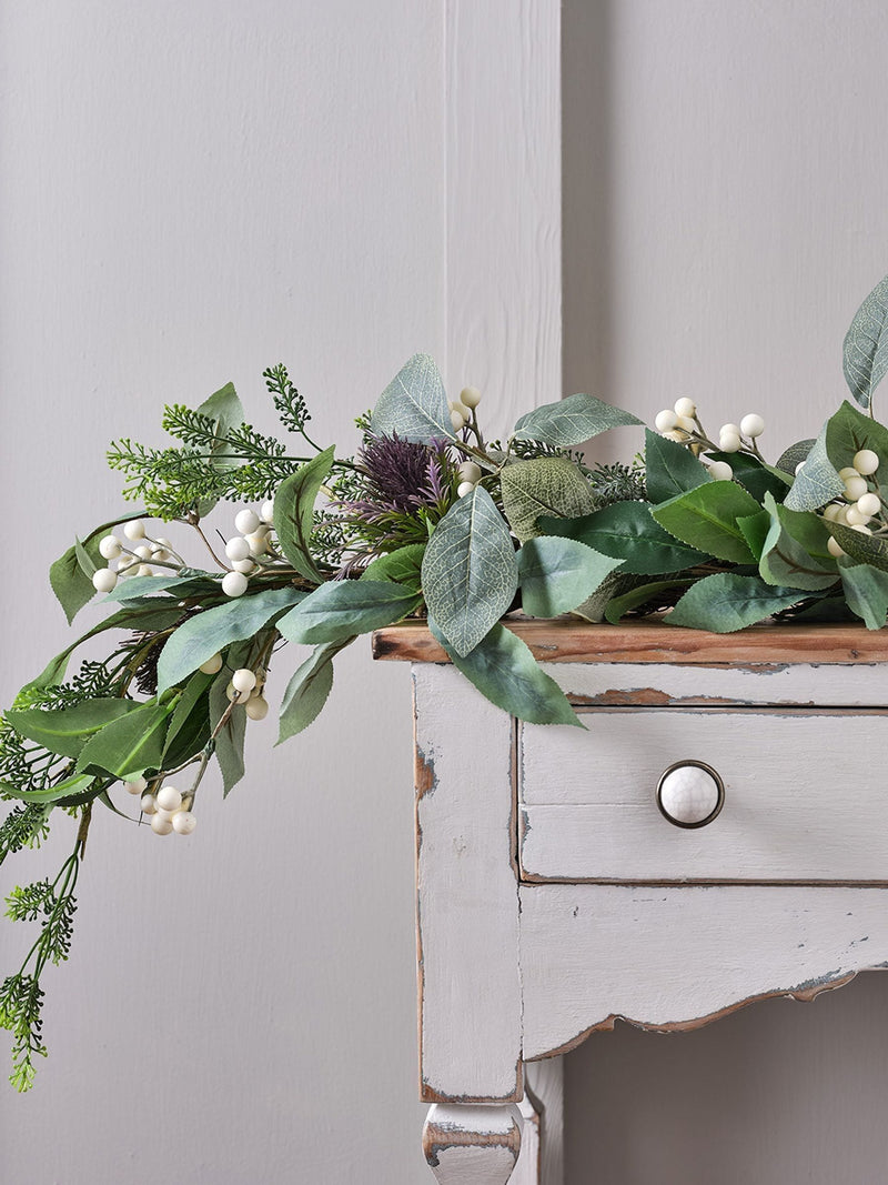Lights4fun pre-lit Christmas garland with white berries 1.5m, UK version
