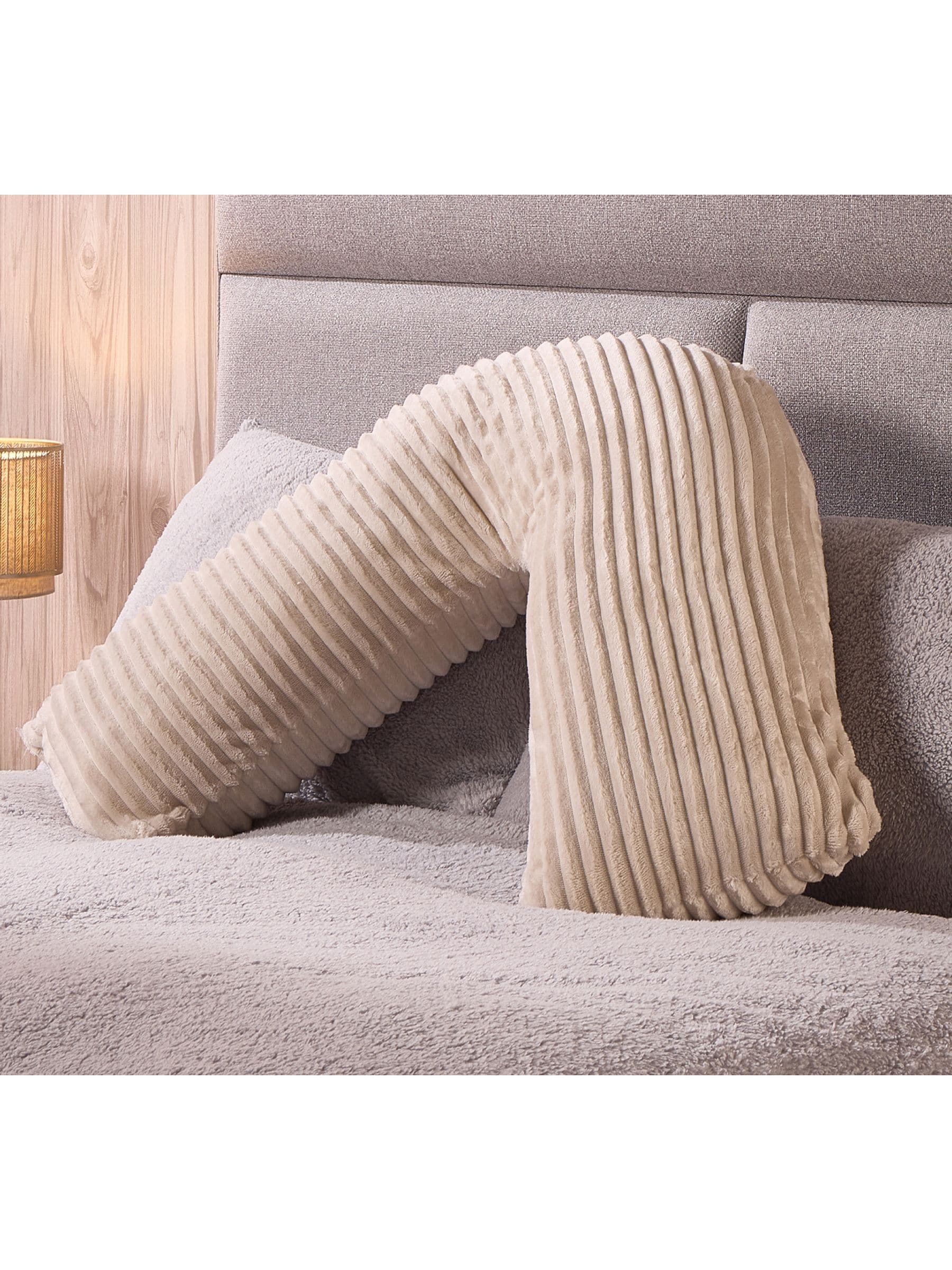 Huggleland velvet cord V-shape support pillow 80x80cm, UK version
