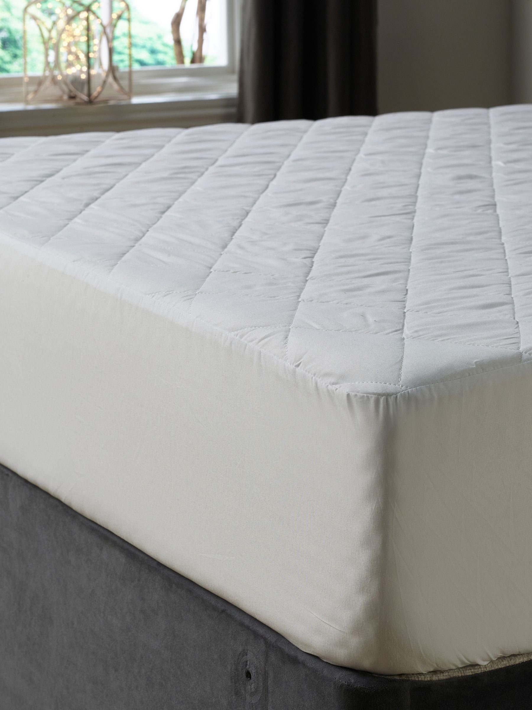 Downland luxury hotel mattress protector, imported from the UK