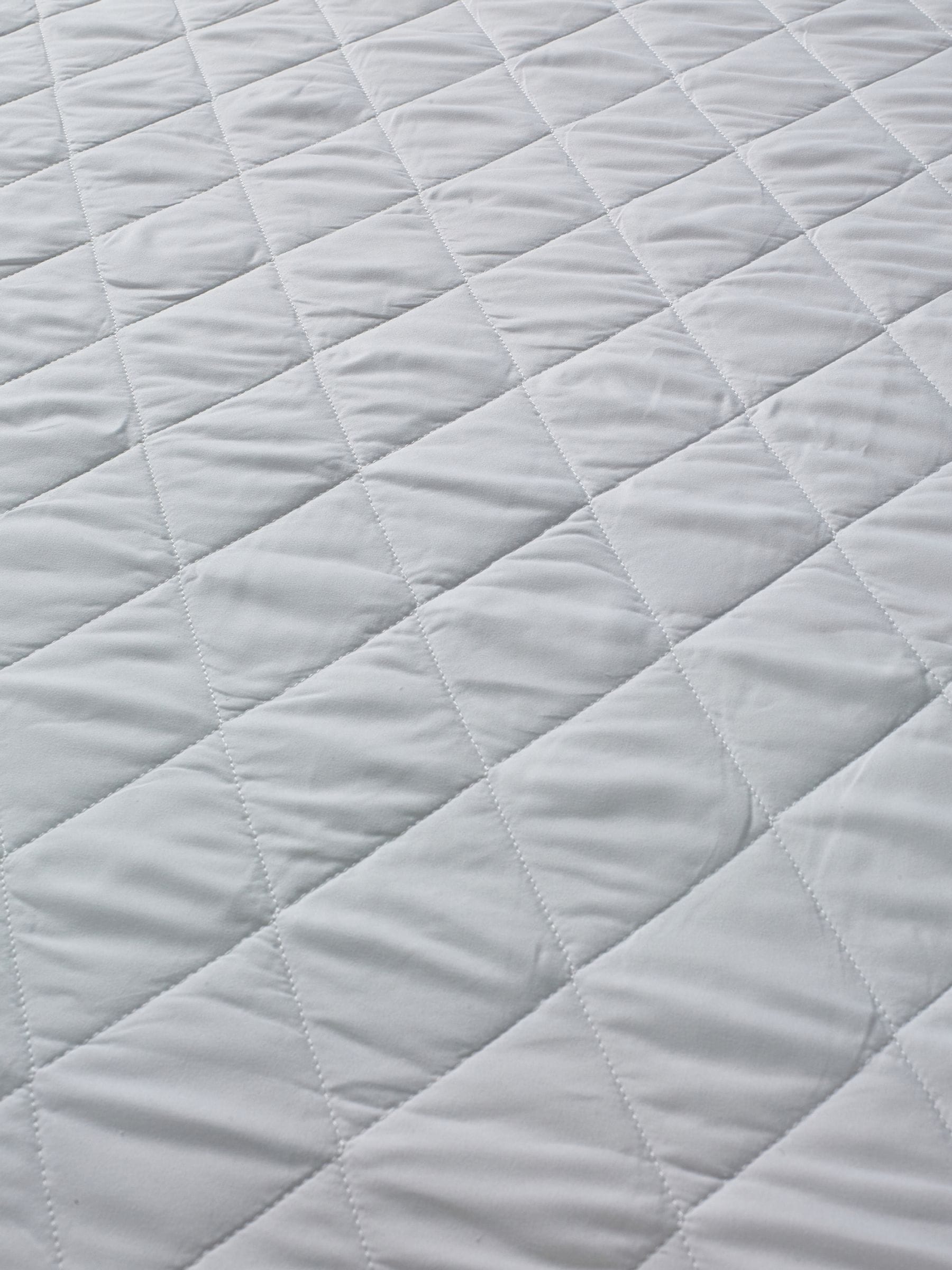 Downland anti allergy mattress protector (British brand)