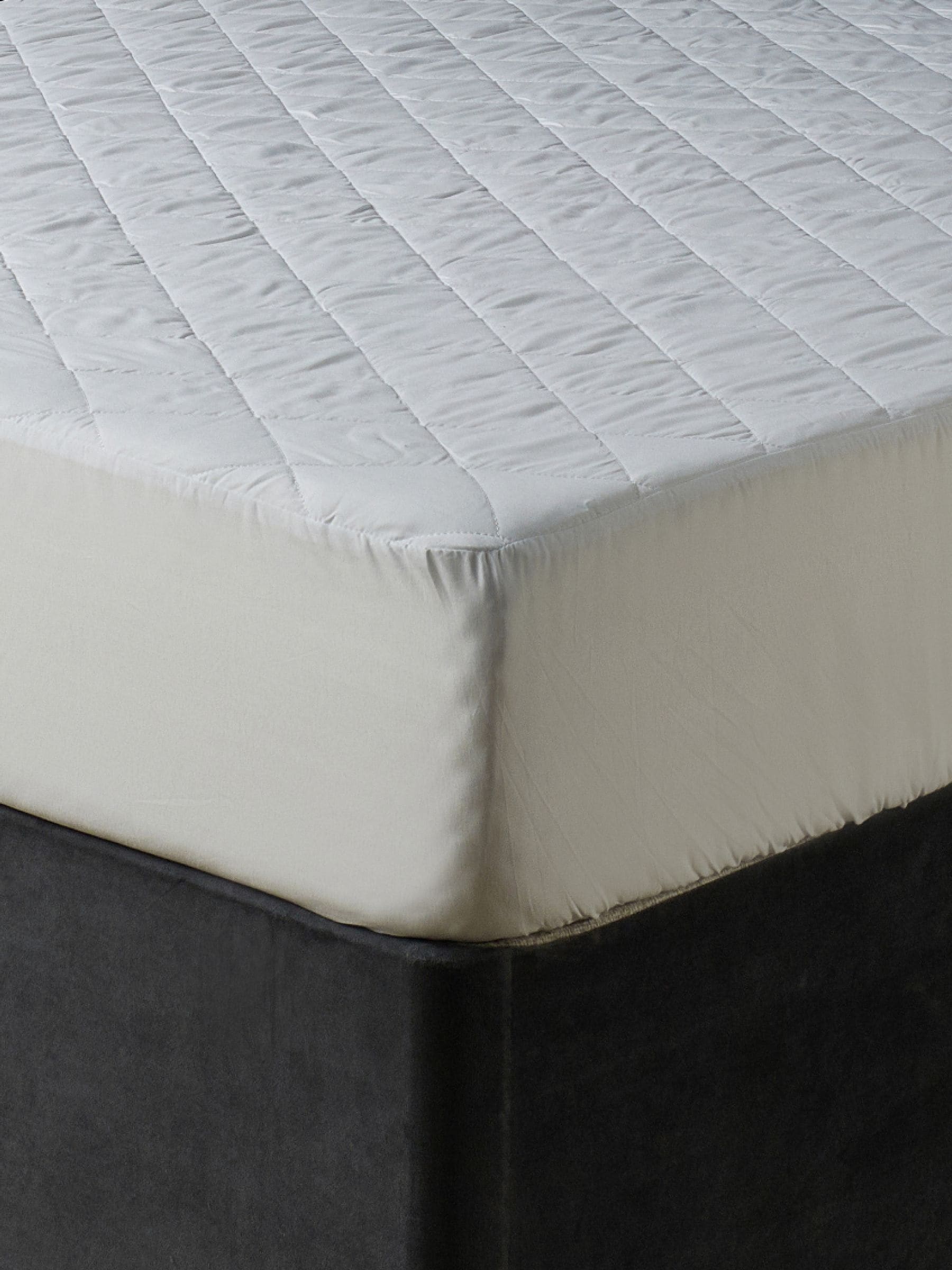 Downland anti allergy mattress protector (British brand)