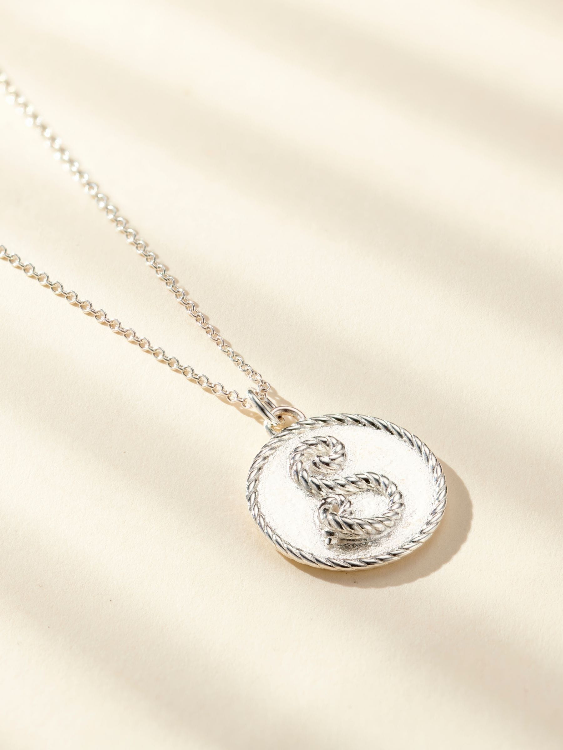 Posh Totty Designs rope initial disc necklace gold-plated - British product
