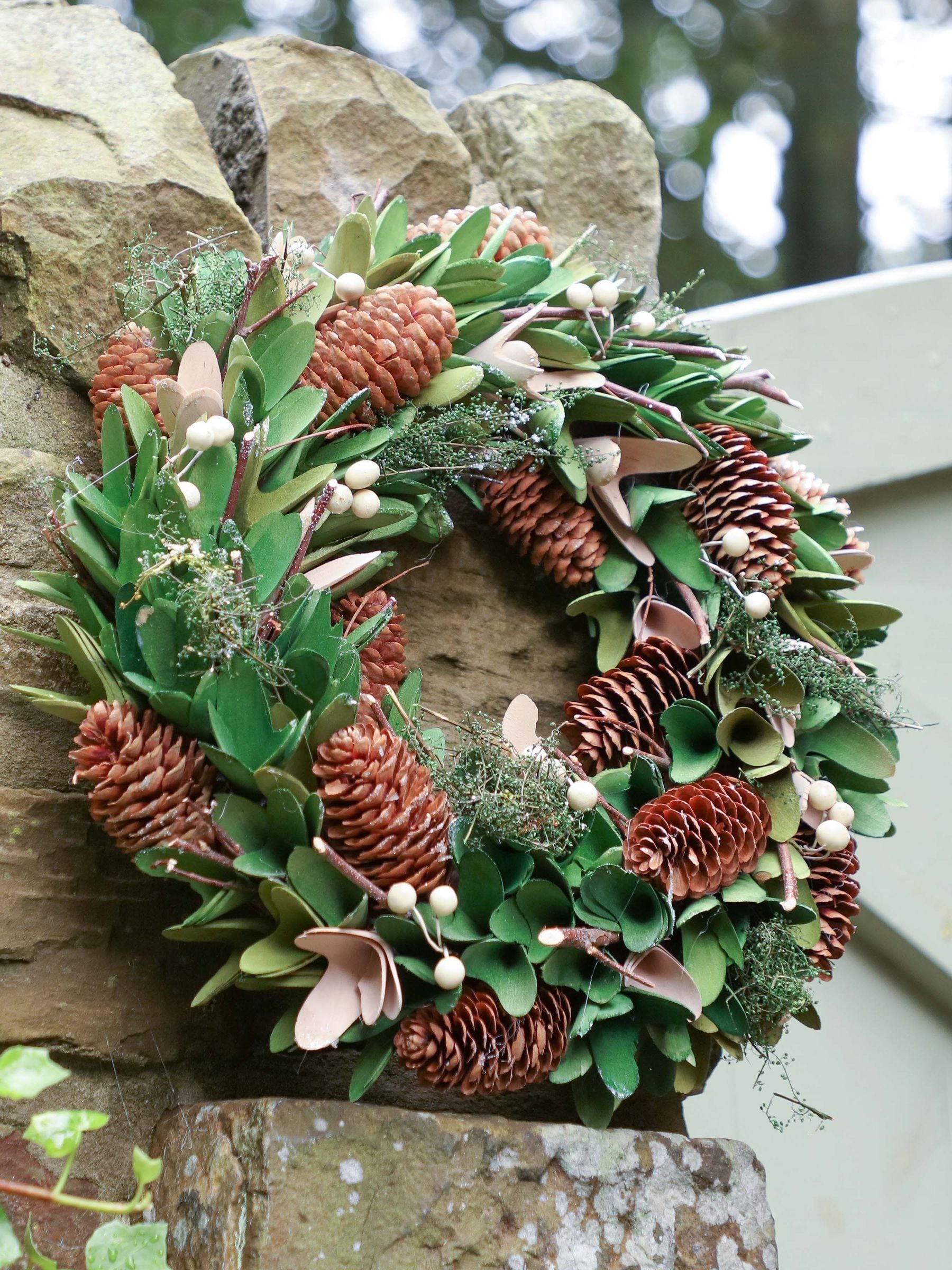 Dibor Evergreen Woodchip wreath 36cm, UK version