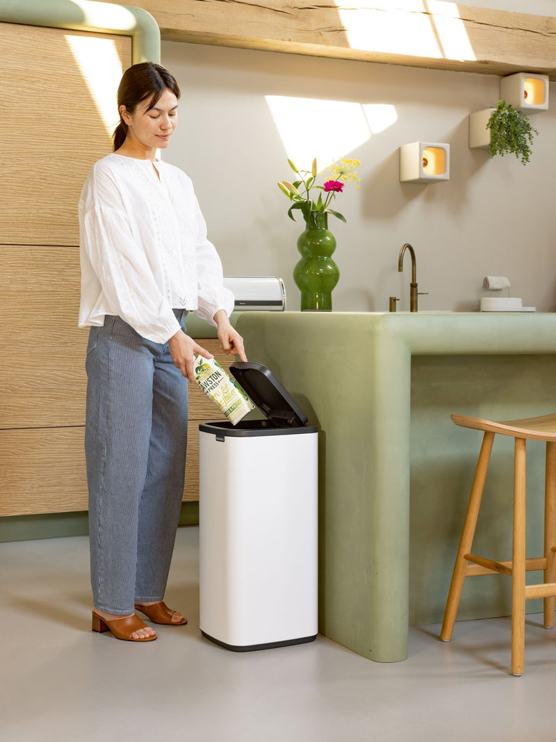 Brabantia white pedal bin 30 litres, UK version