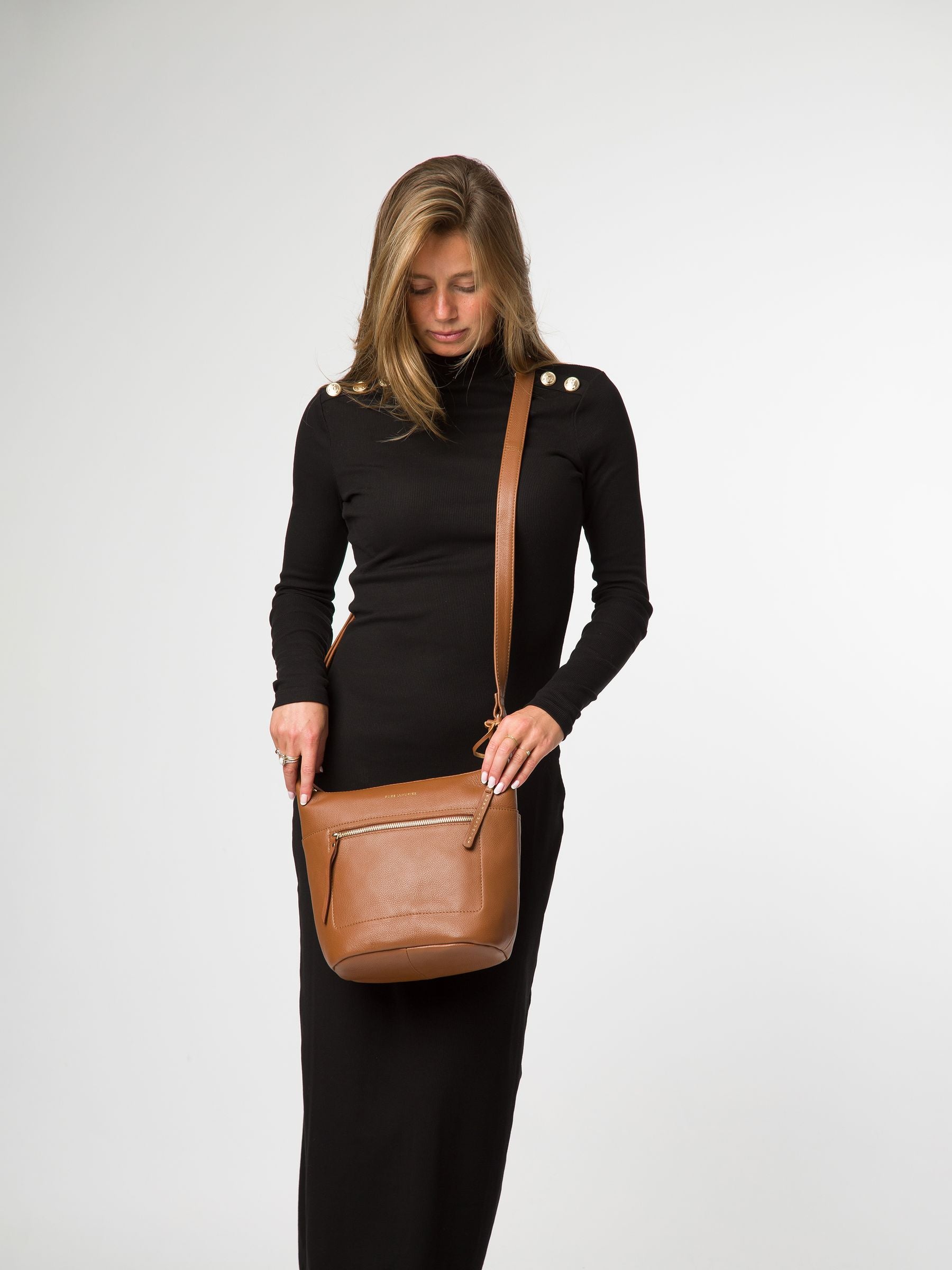 Pure Luxuries London brown leather Wittering shoulder bag - British product