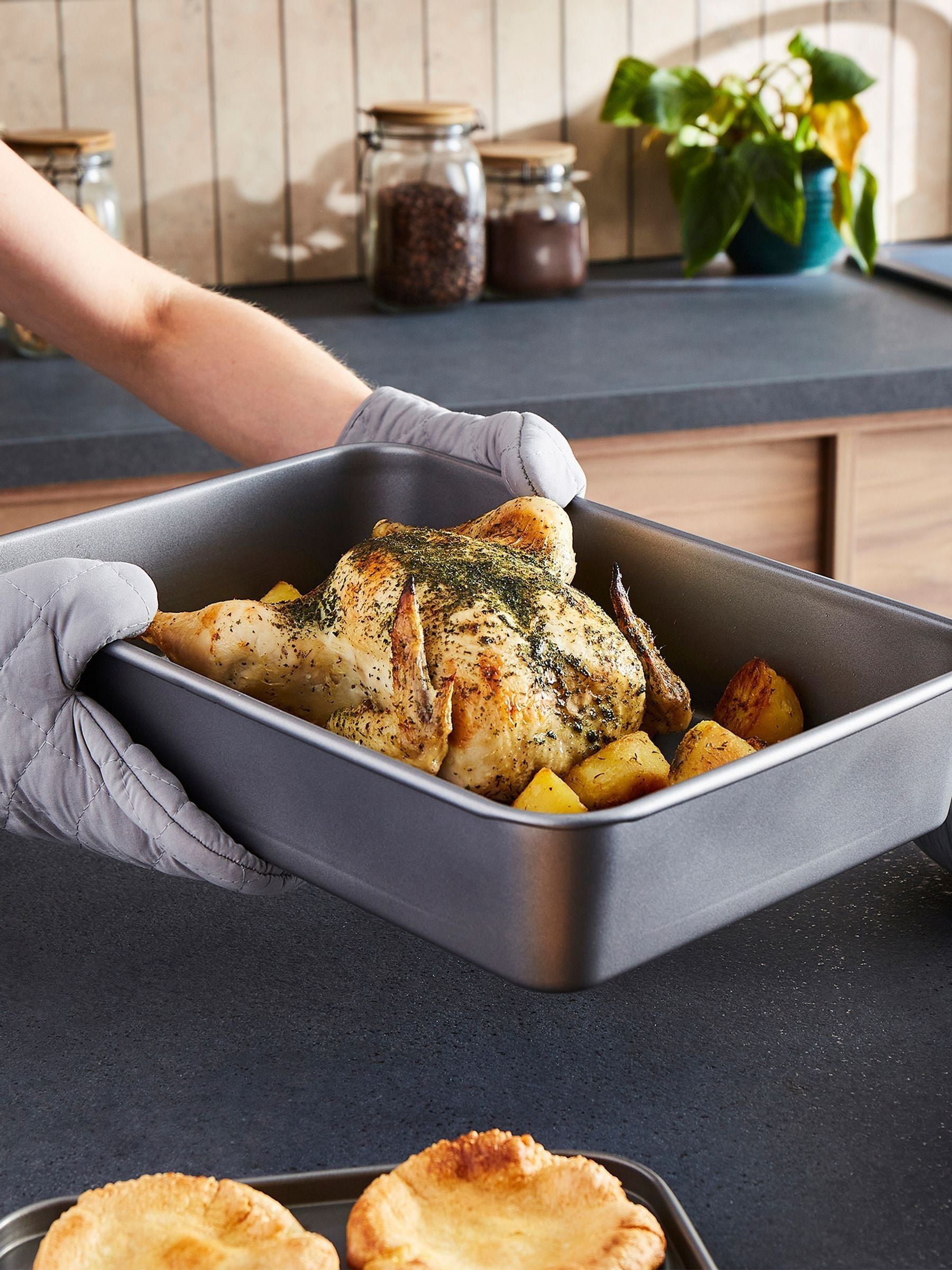 Morphy Richards oven tray and roasting tin set, UK version