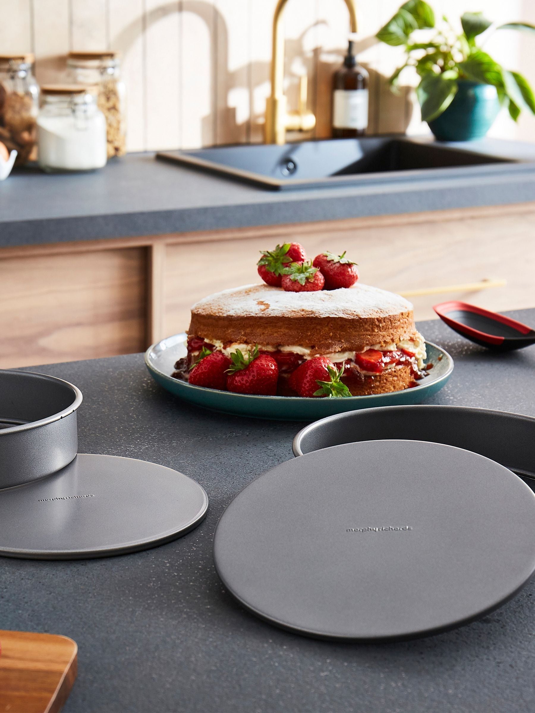 Morphy Richards silver grey loose base cake tin set 8 inch - British product