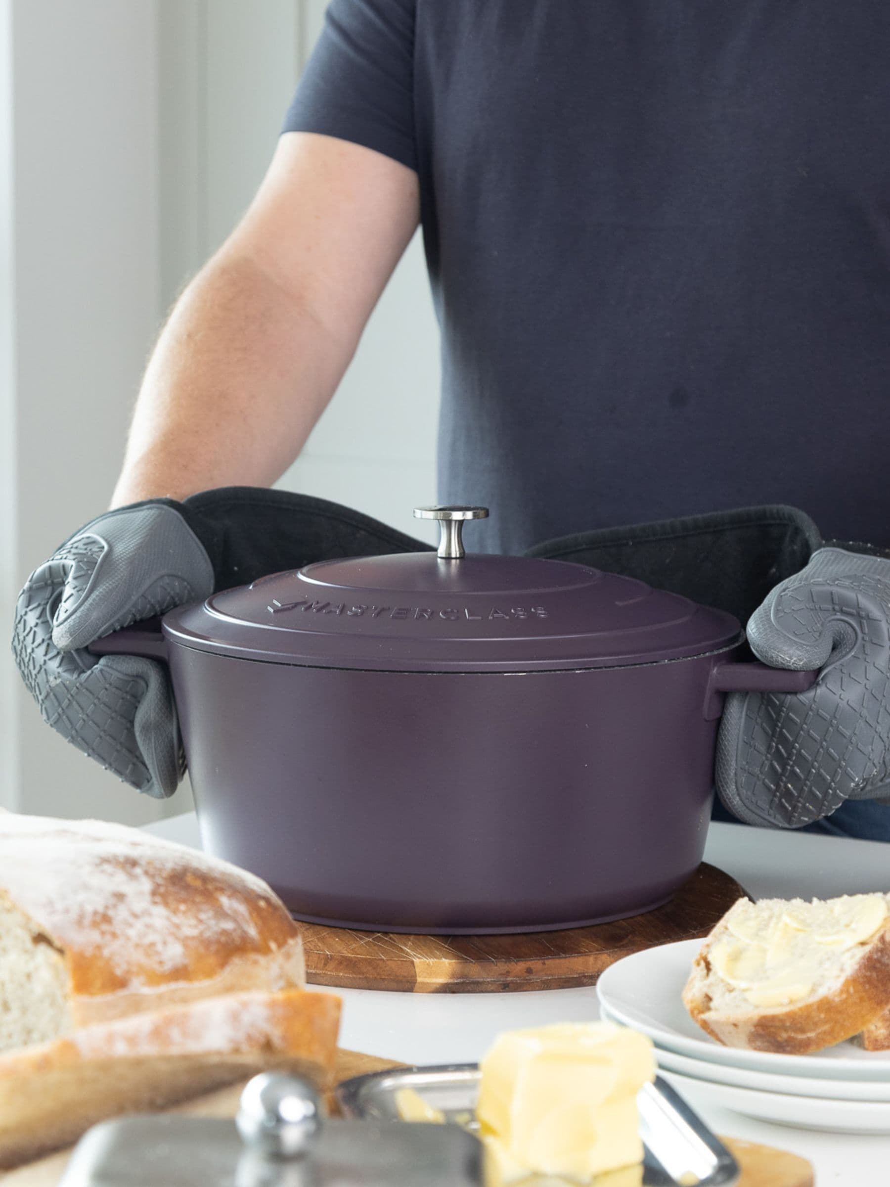 MasterClass purple casserole dish 5L, imported from the UK