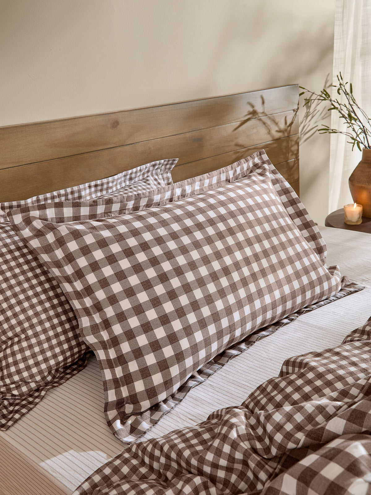 Yard pillowcases chocolate check Oxford pair, UK version