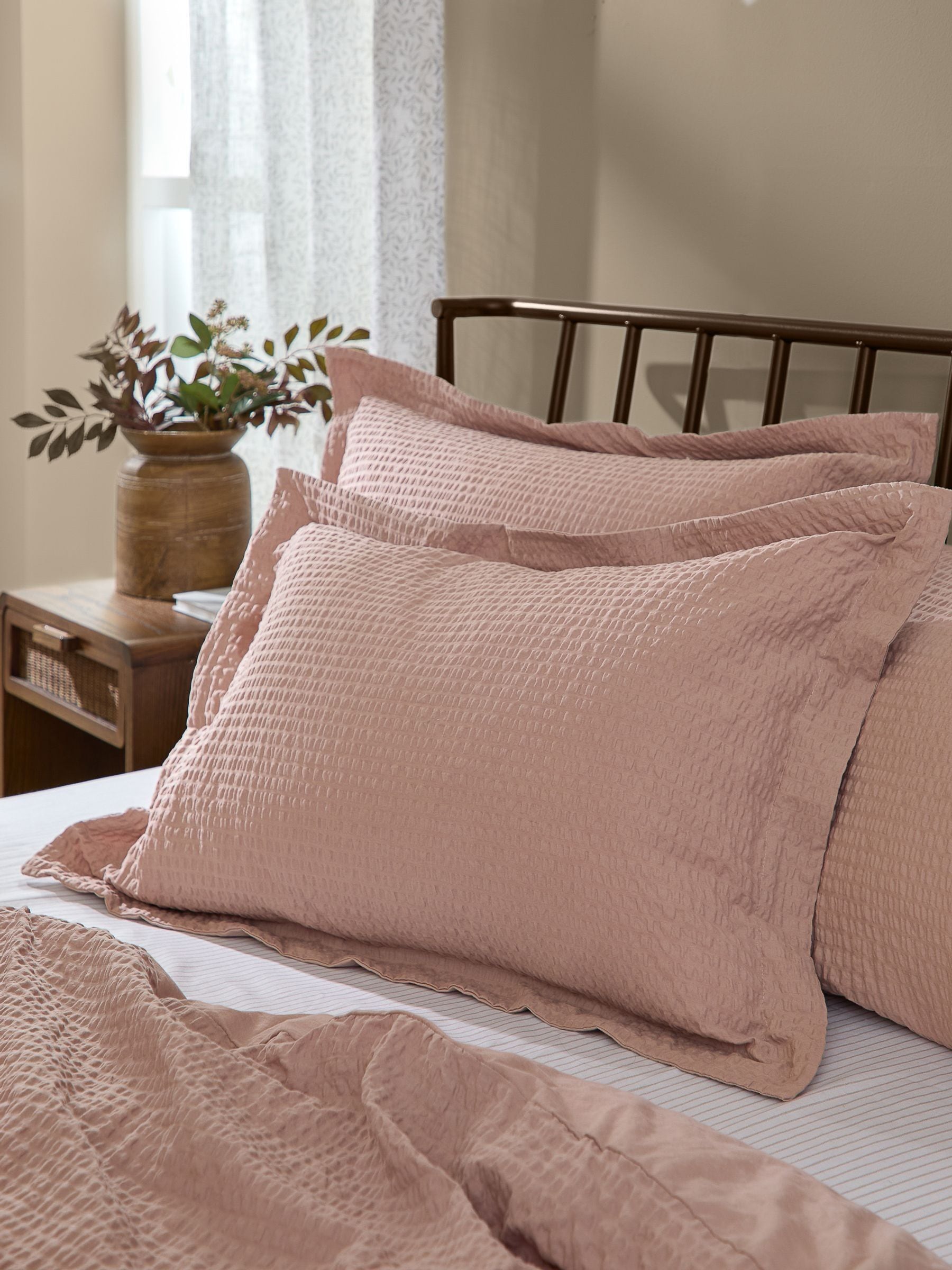Yard Set of 2 Cotta Hebden Cotton Seersucker Pillowcases