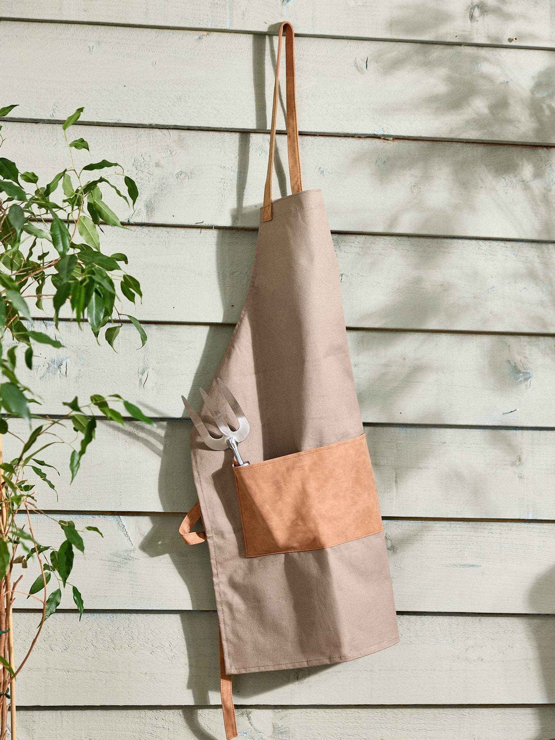 Dibor brown khaki gardening apron - British product