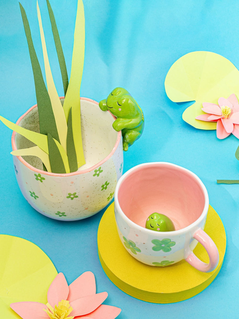Sass & Belle green peeking frog planter 13cm, imported from the UK