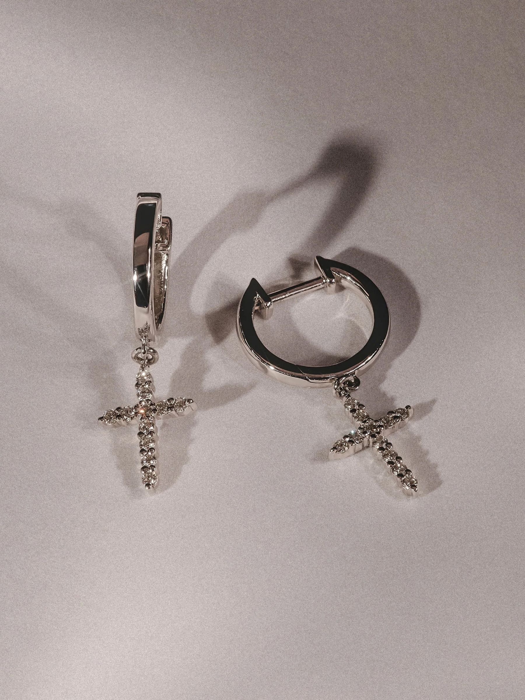 The Diamond Store Stellato Cross hoop earrings 0.24ct, UK version
