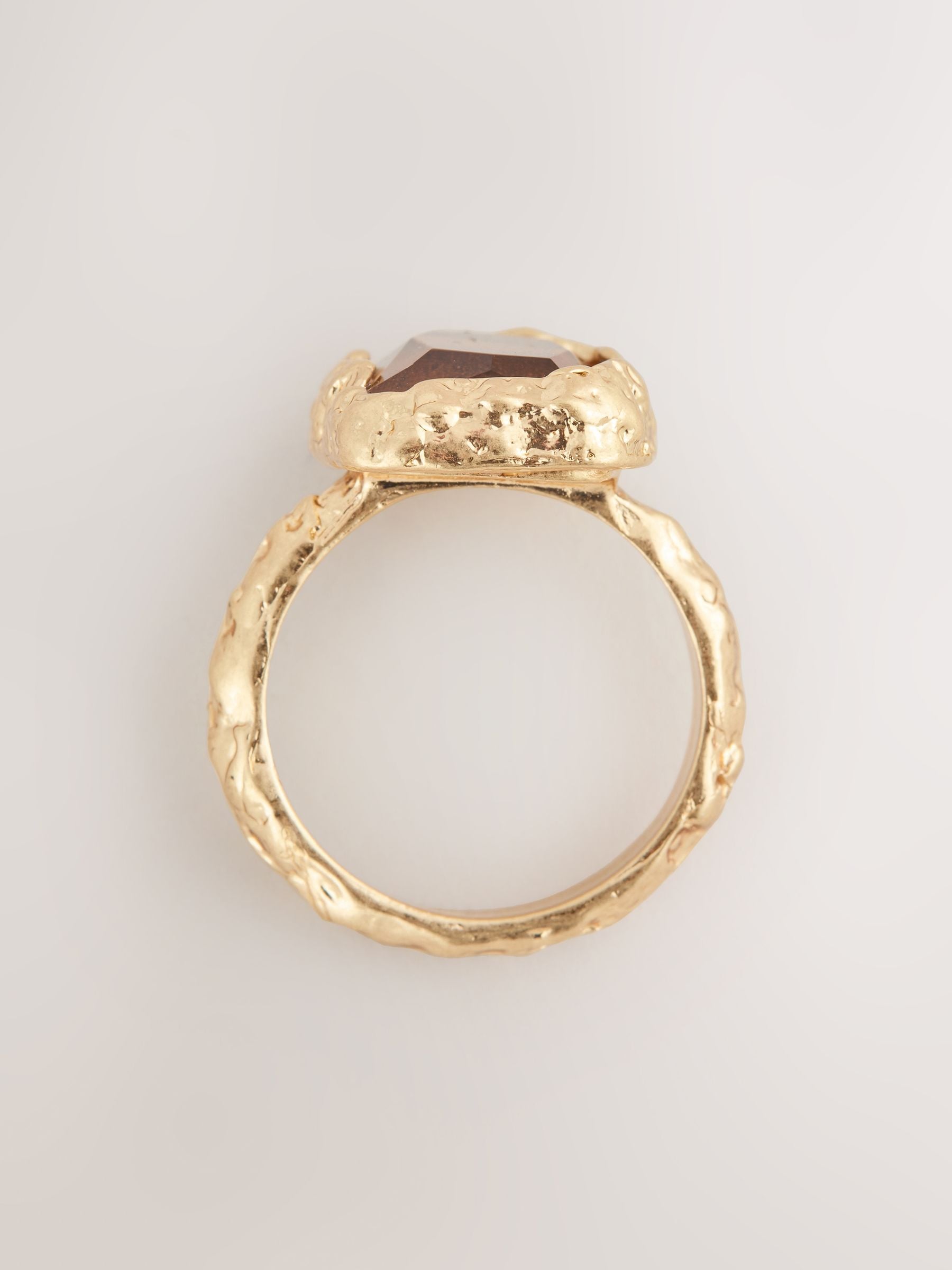 Hammered square ring in gold tone orange resin (British brand)