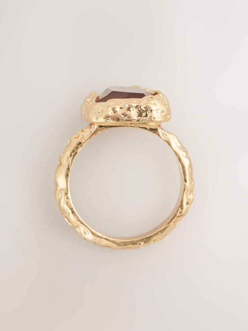 Hammered square ring in gold tone orange resin (British brand)