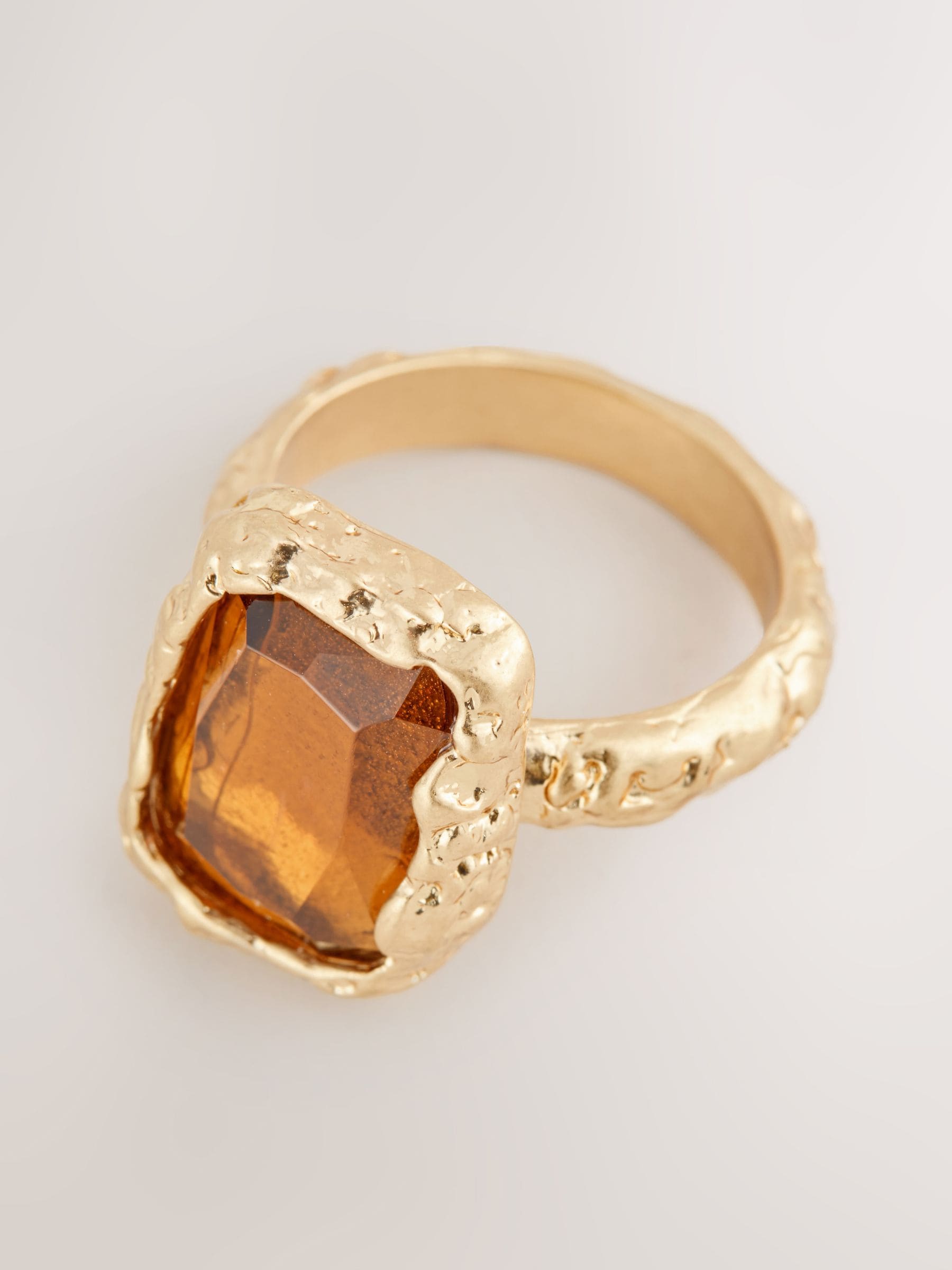 Hammered square ring in gold tone orange resin (British brand)