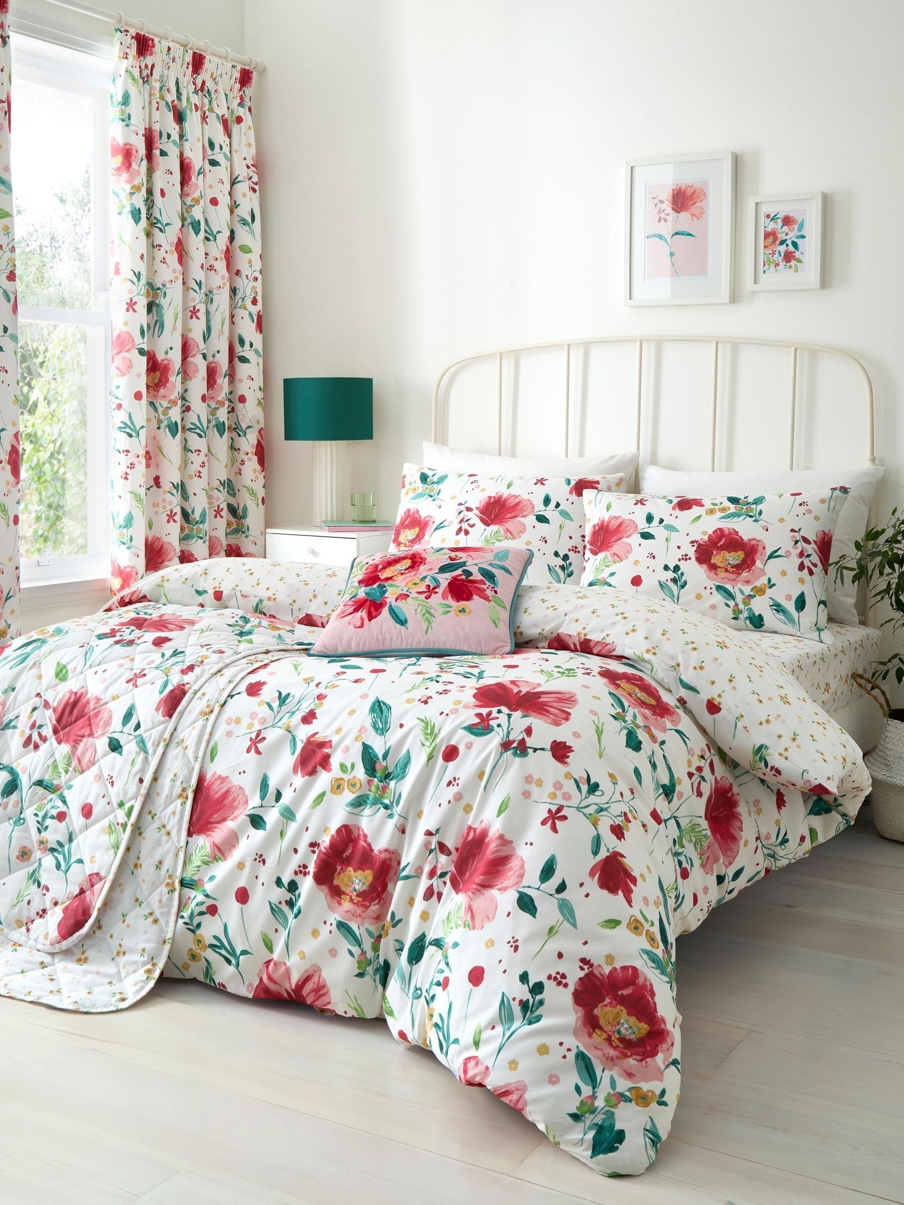 Dreams & Drapes red abstract poppy quilted bedspread 200x230cm, imported from the UK