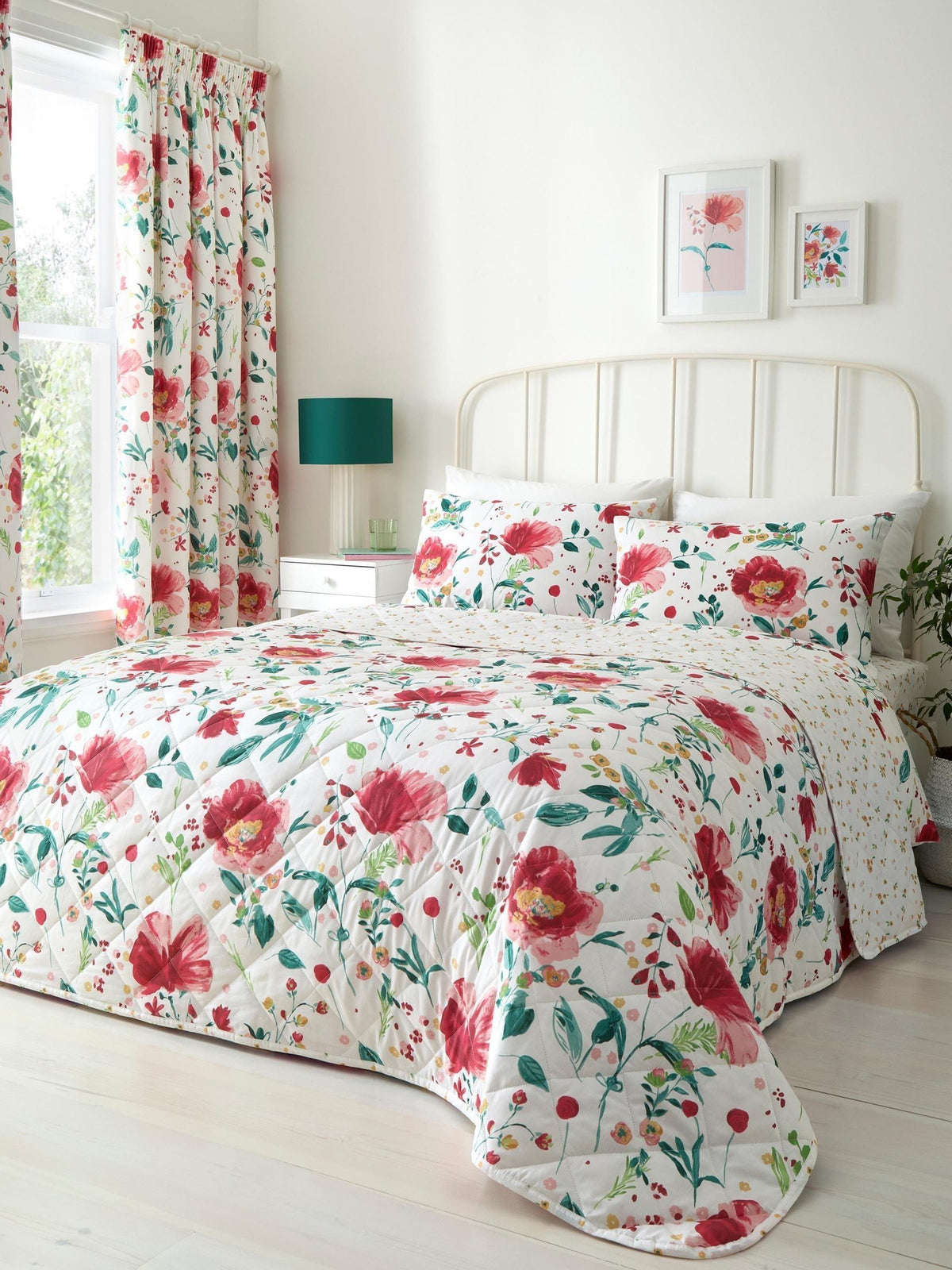 Dreams & Drapes red abstract poppy quilted bedspread 200x230cm, imported from the UK