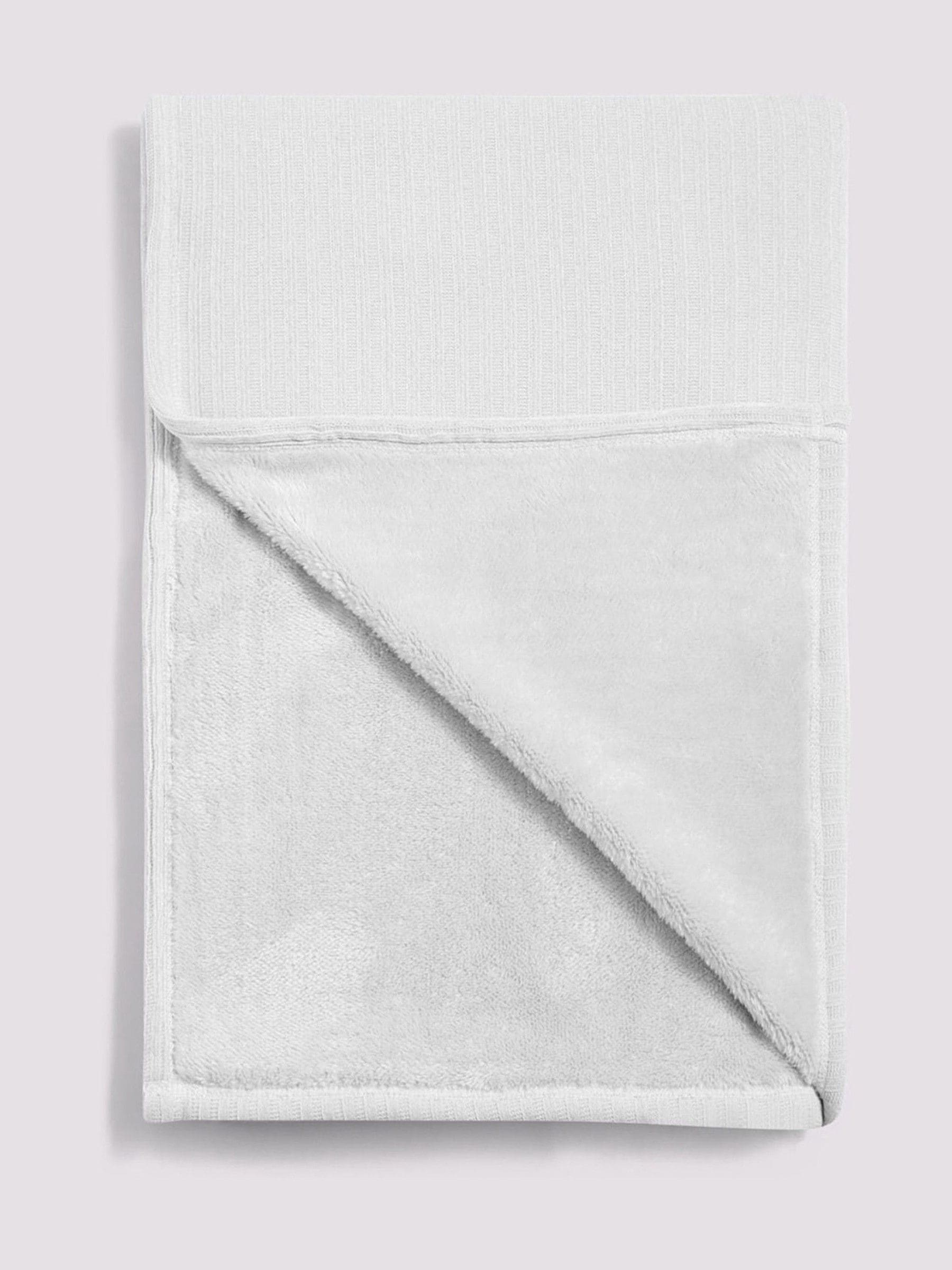 Duchamp Dawn Blue fleece throw 130x170cm, imported from the UK