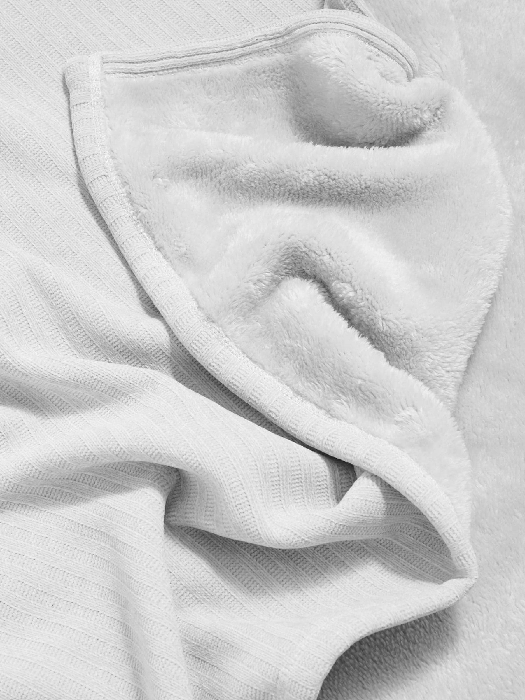 Duchamp Dawn Blue fleece throw 130x170cm, imported from the UK