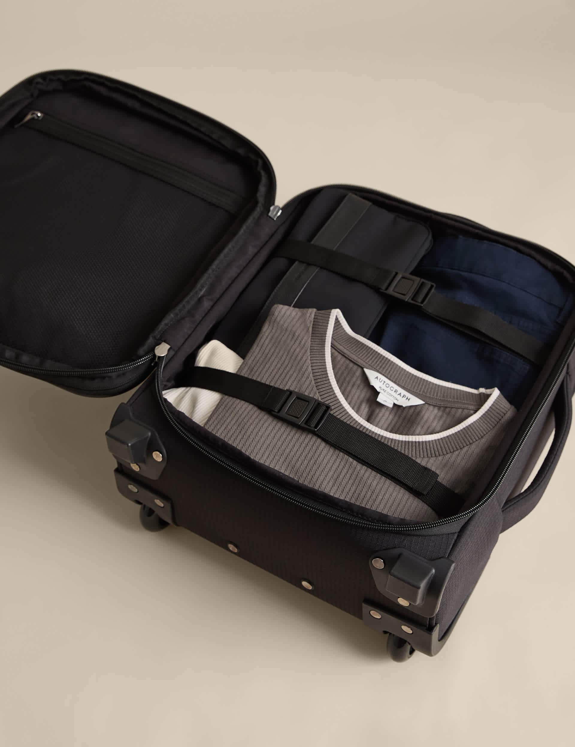 Geneva 2 wheel soft underseat case, UK version