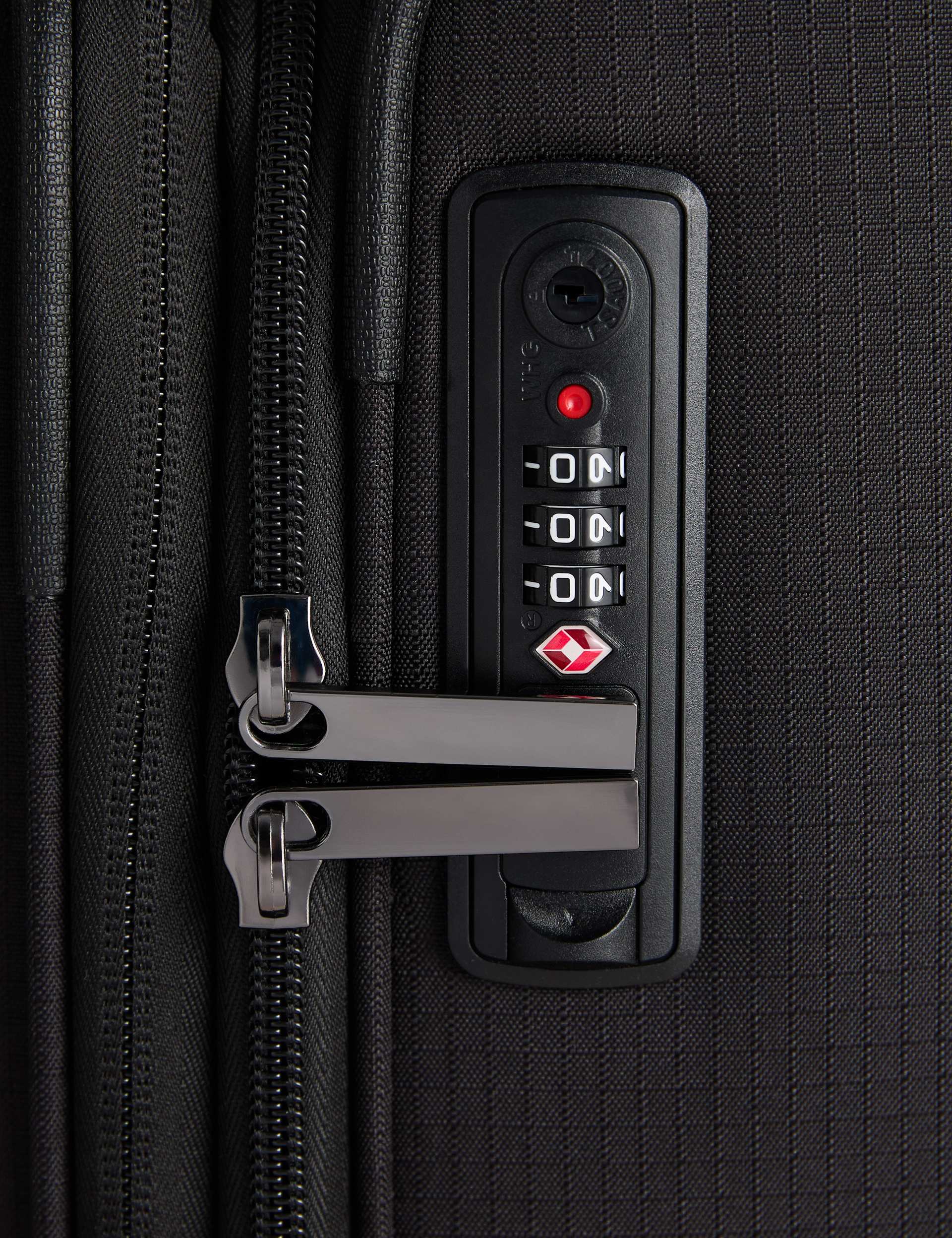 Geneva large soft suitcase with four wheels (British brand)