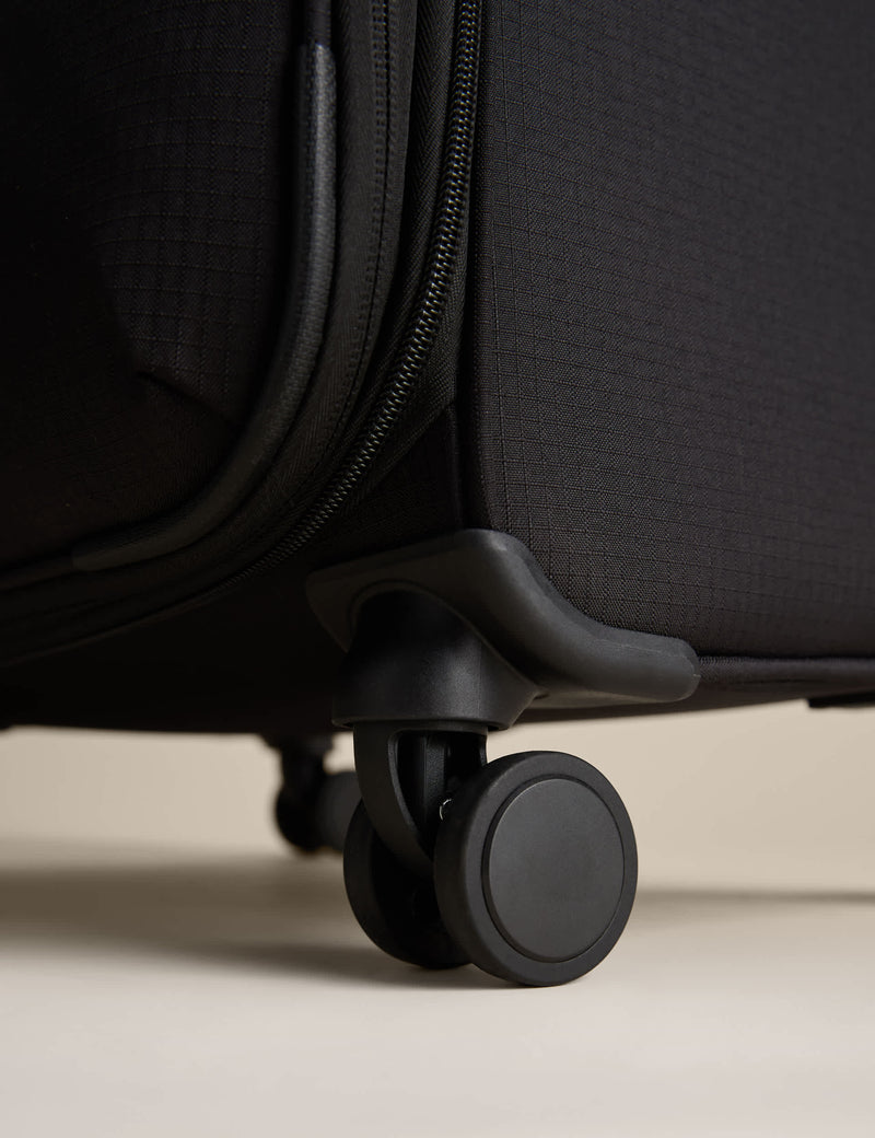 Geneva large soft suitcase with four wheels (British brand)
