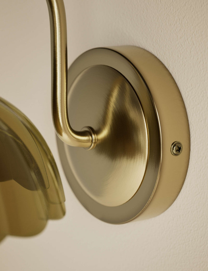 Scalloped glass wall light 16 cm height, UK version
