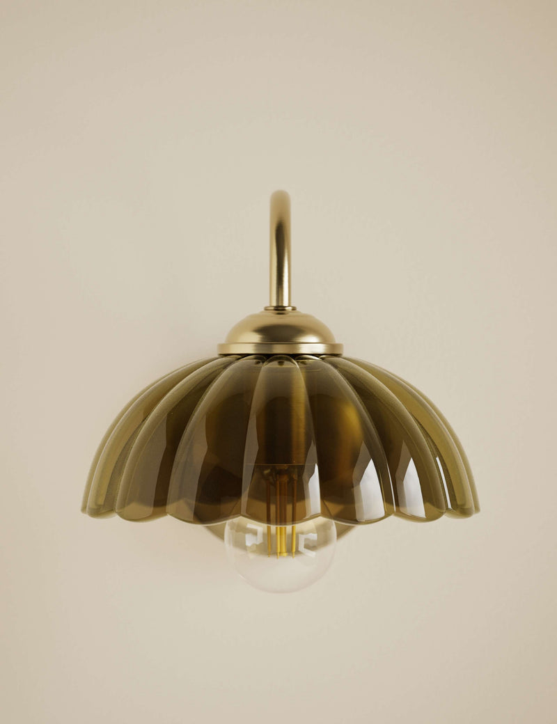 Scalloped glass wall light 16 cm height, UK version