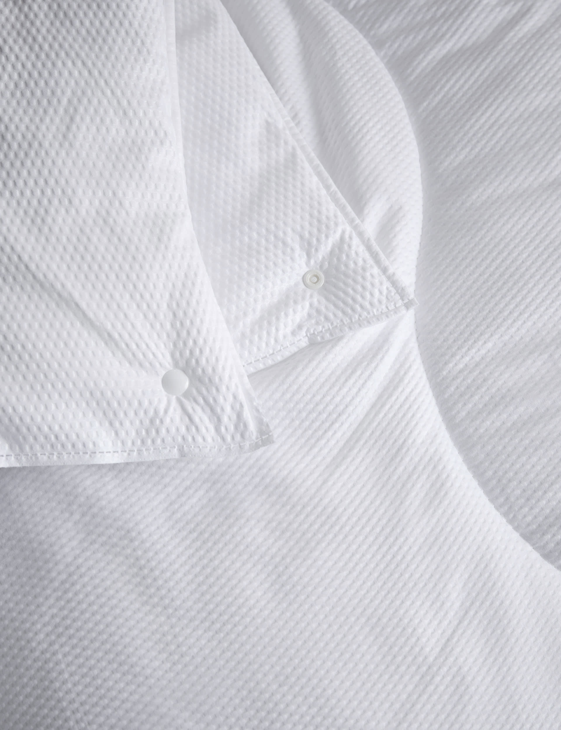Guest Essentials 13.5 Tog All Season Duvet, UK version