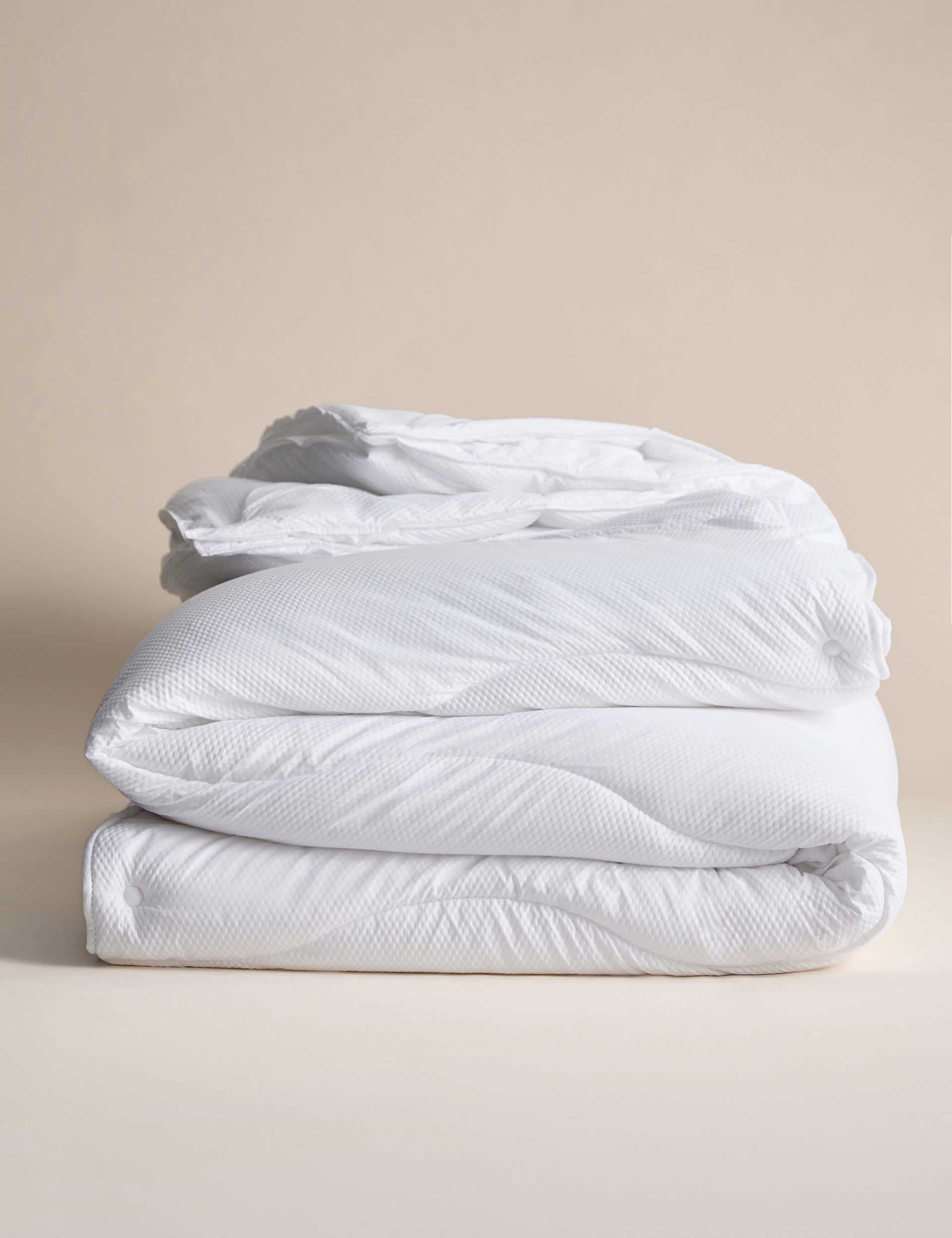 Guest Essentials 13.5 Tog All Season Duvet, UK version