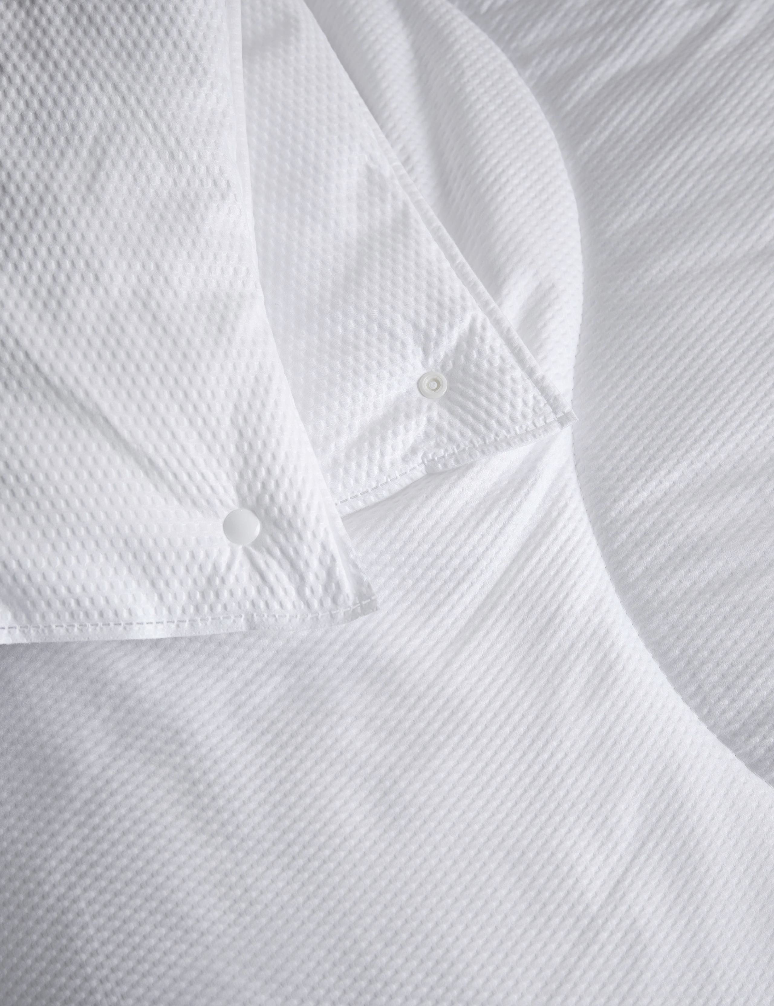 Guest Essentials 13.5 Tog All Season Duvet, UK version