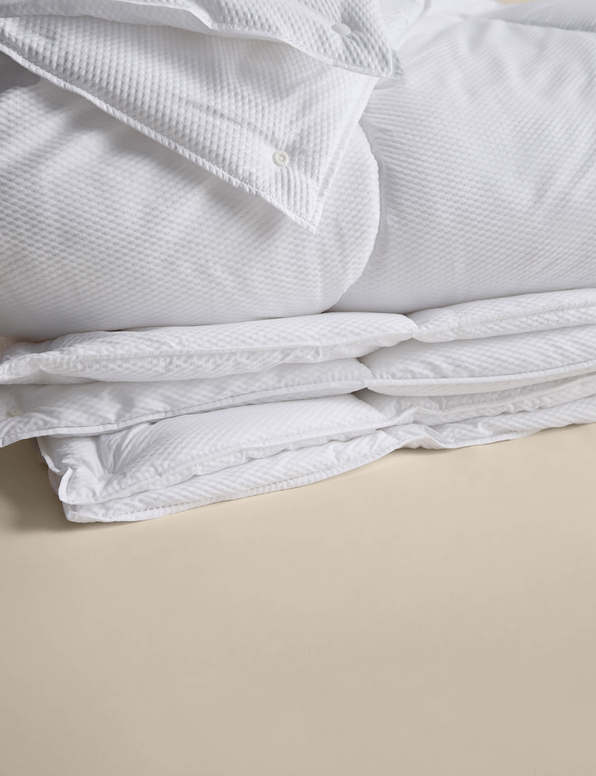 Guest Essentials 13.5 Tog All Season Duvet, UK version