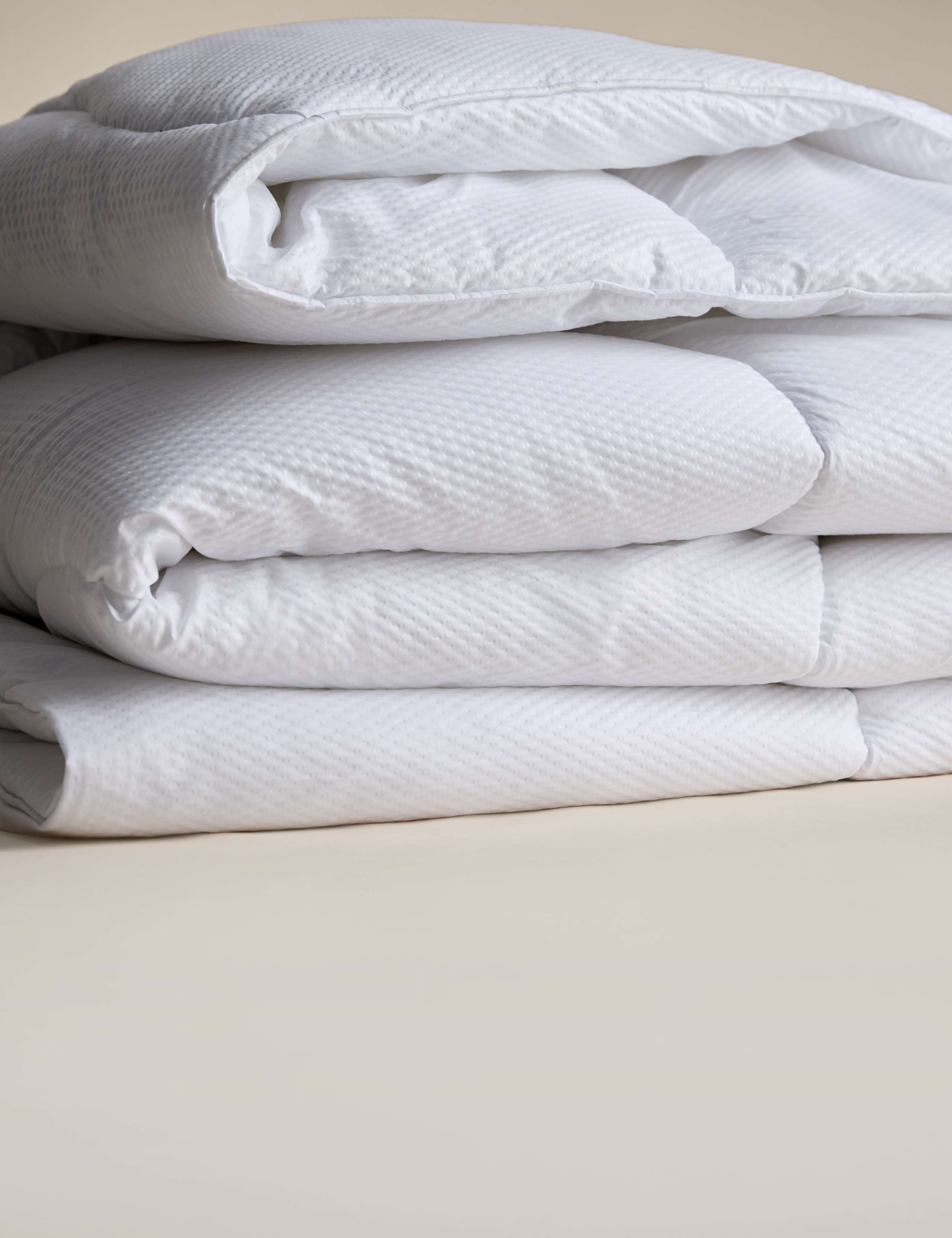 Guest Essentials 7.5 Tog Duvet, UK version