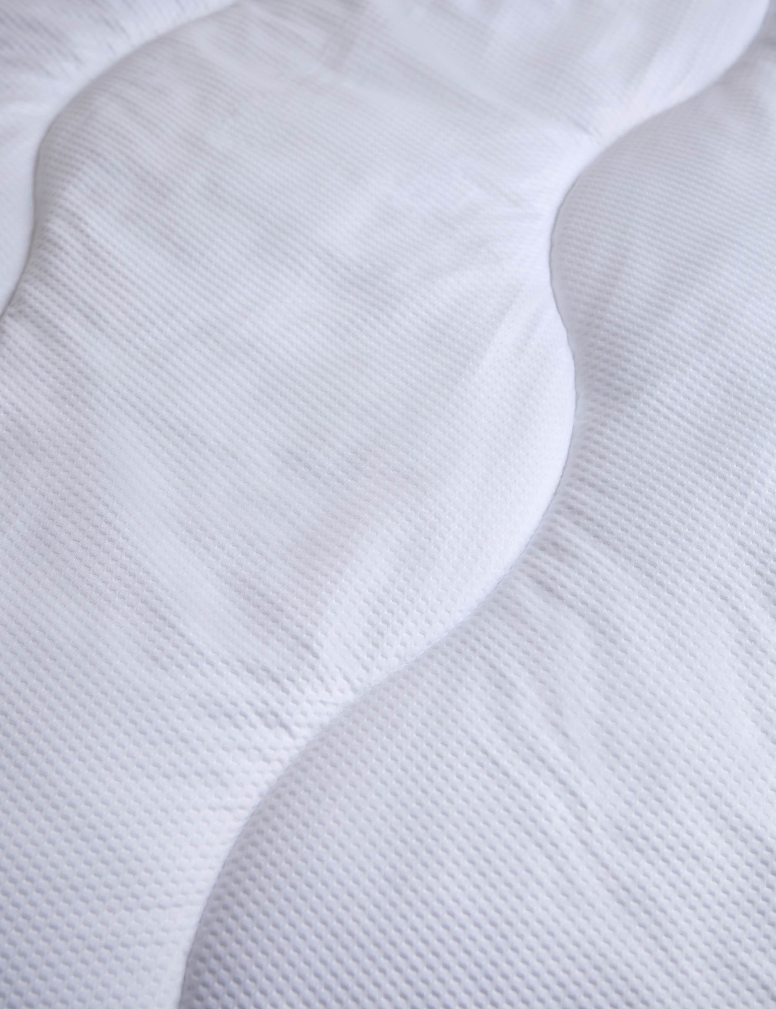 Guest Essentials 7.5 Tog Duvet, UK version