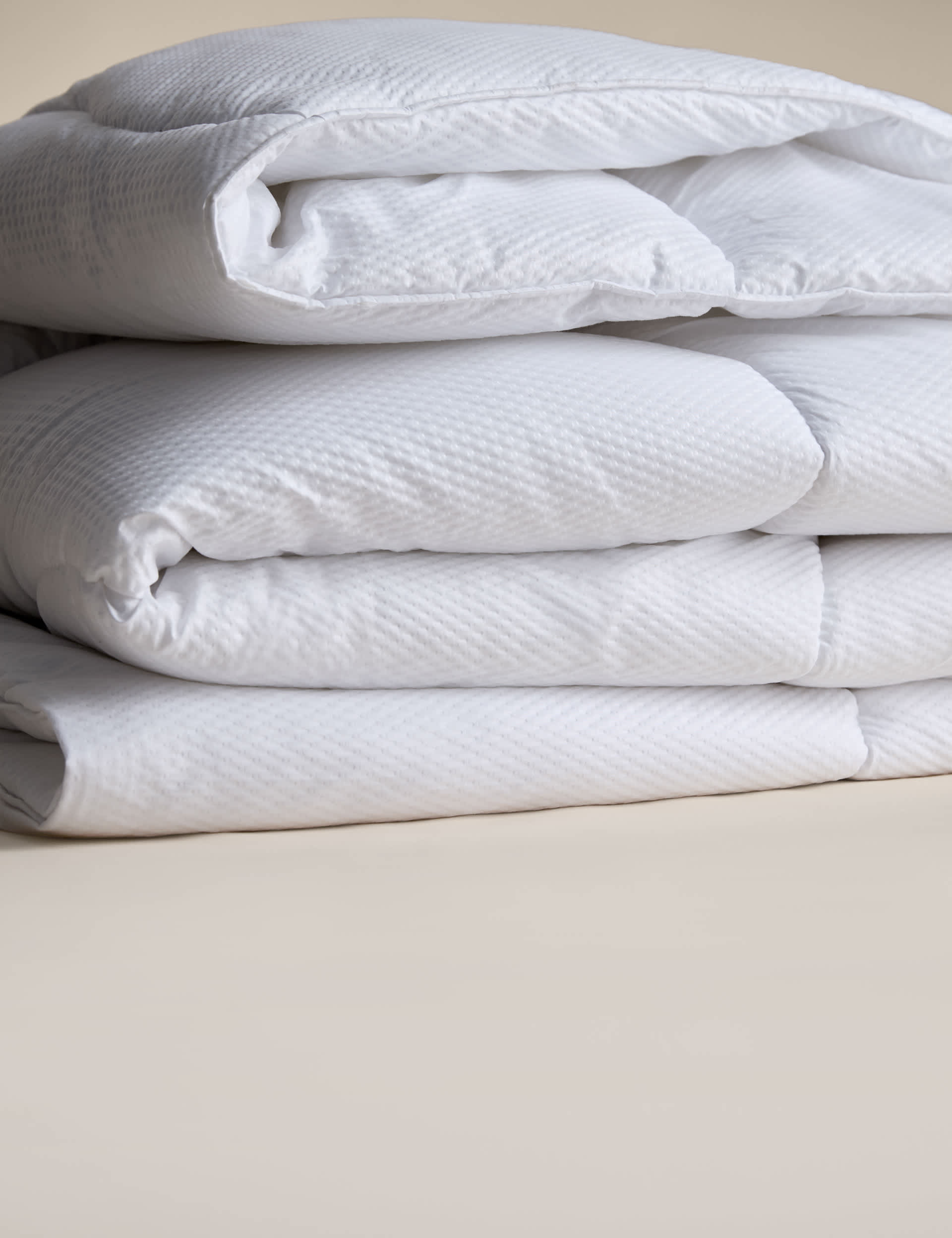Guest Essentials 7.5 Tog Duvet, UK version