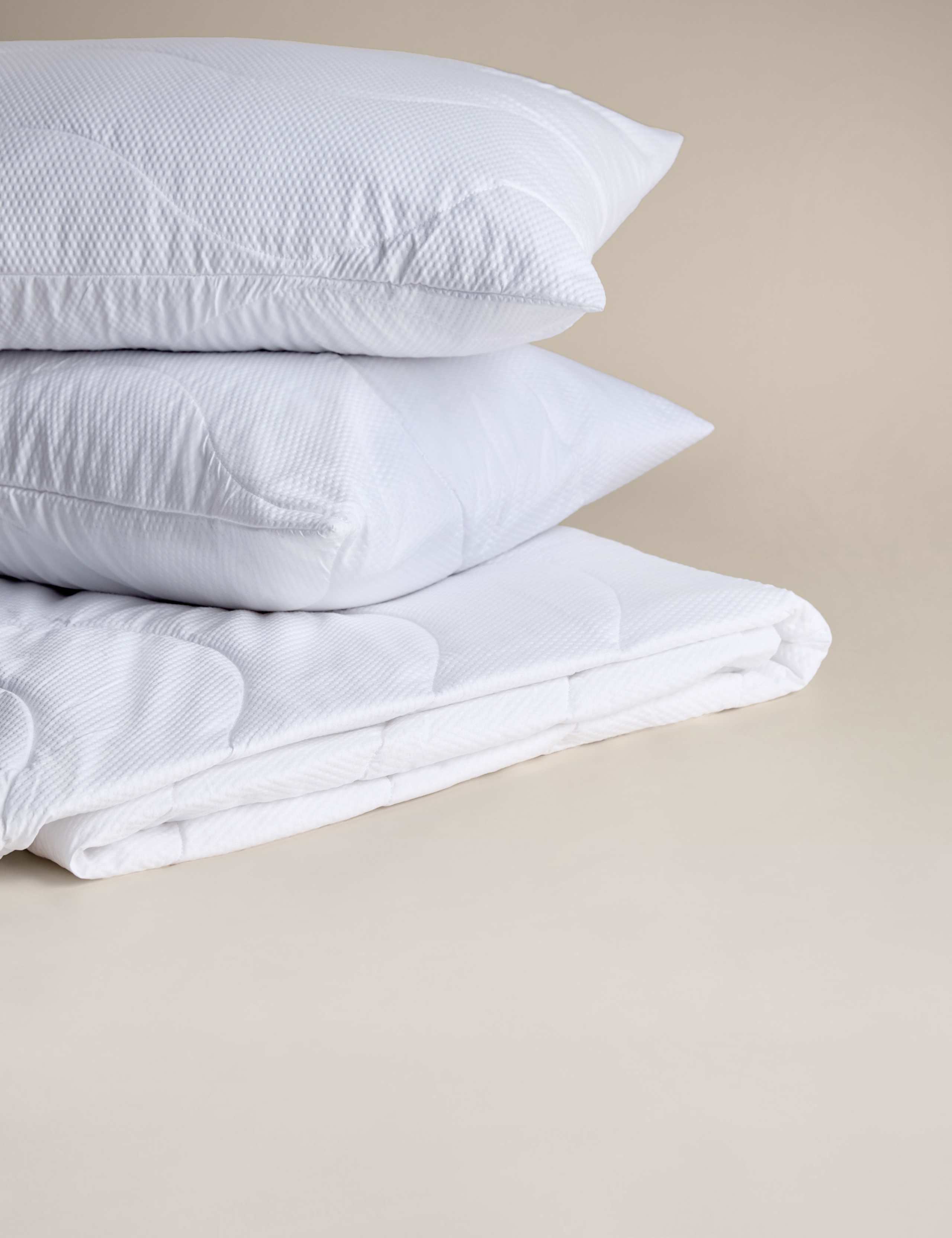 Guest Essentials mattress and pillow protector set, UK version