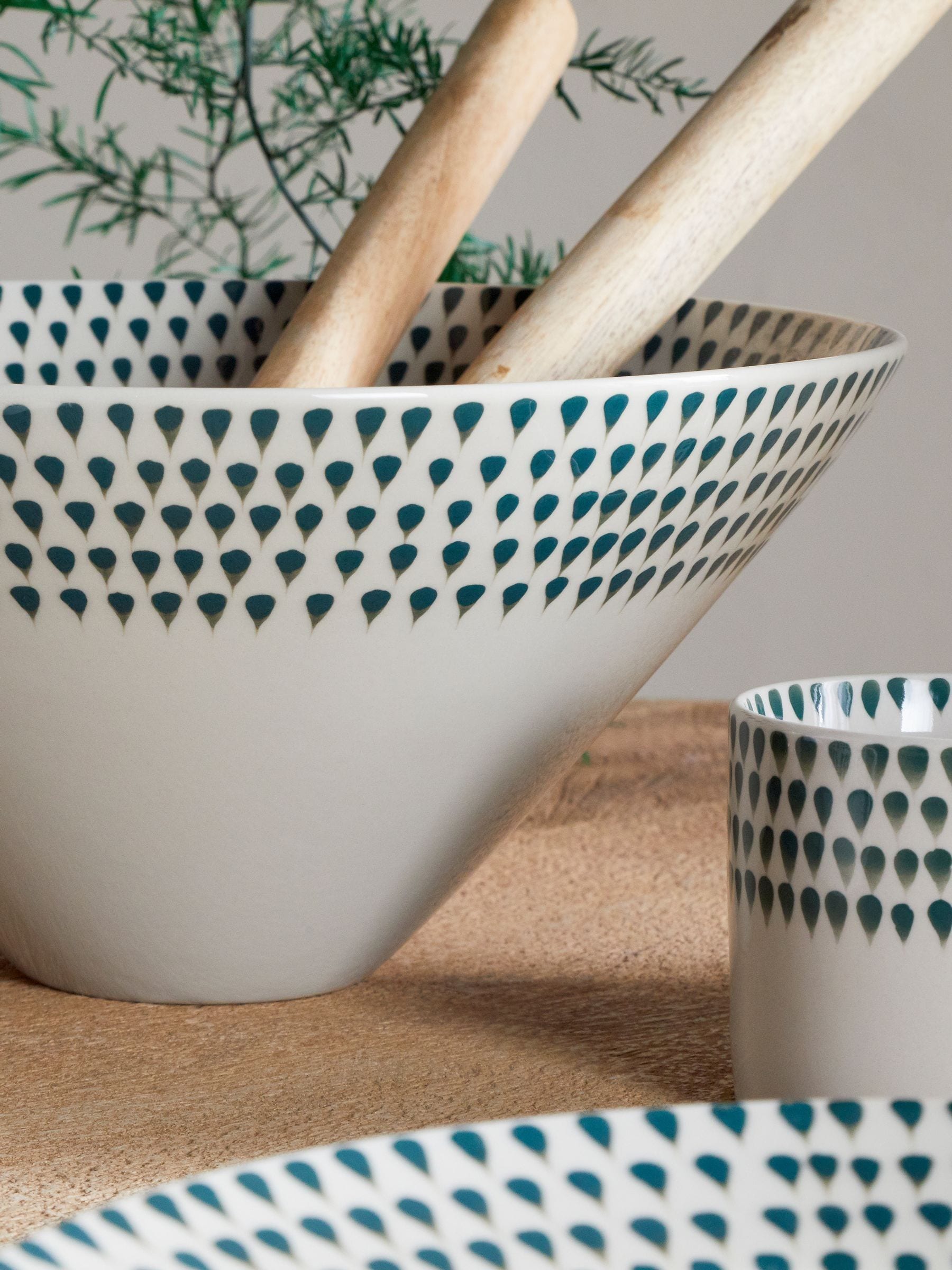 Nkuku cream juniper drop serving bowl medium, imported from the UK