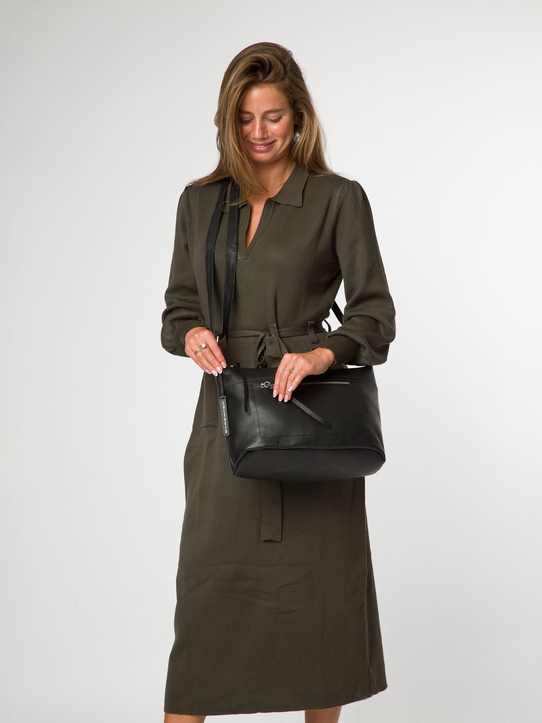 Cultured London black Ondine leather shoulder bag - British product