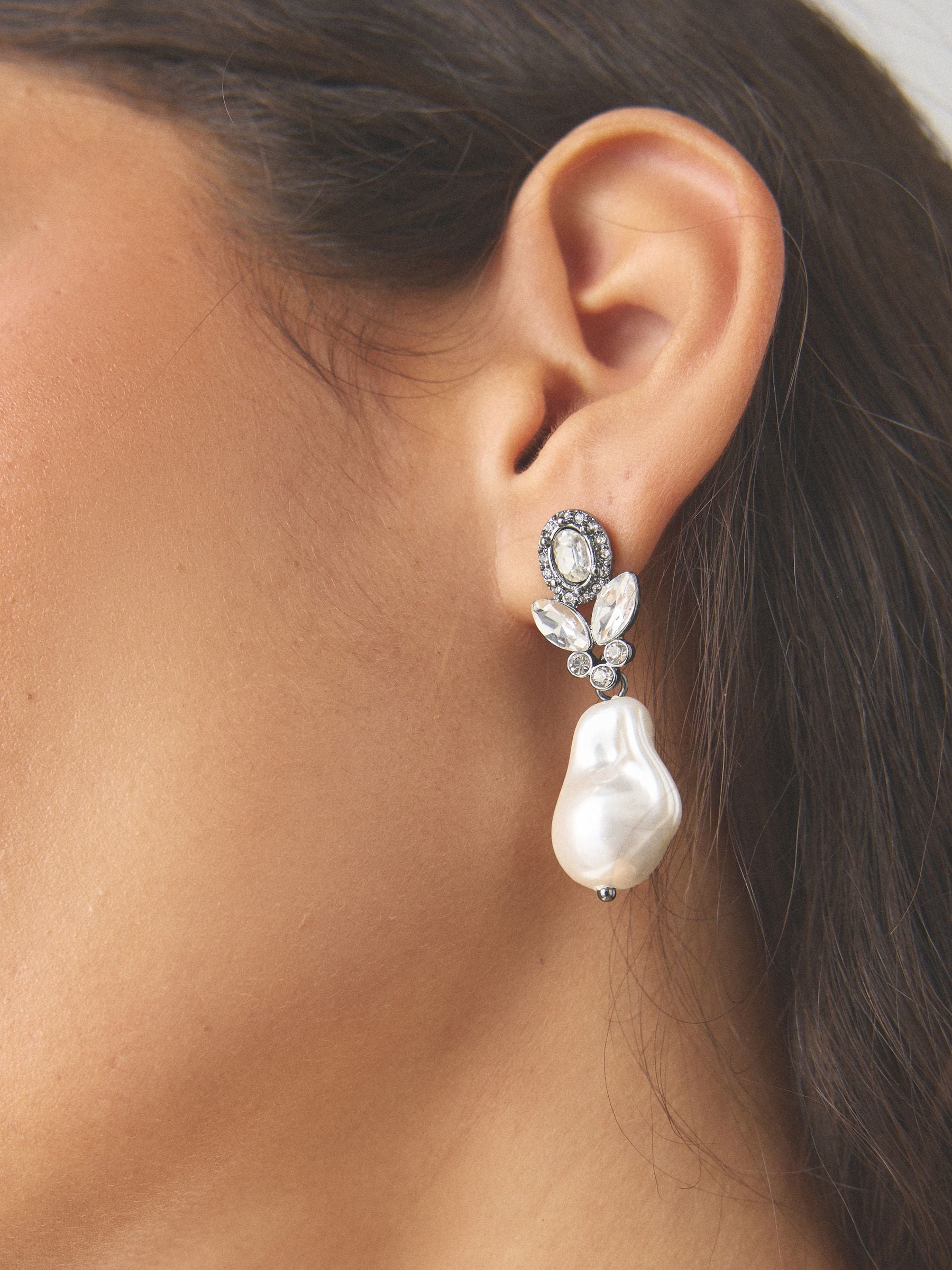 Sparkle pearl effect drop earrings pewter tone, UK version