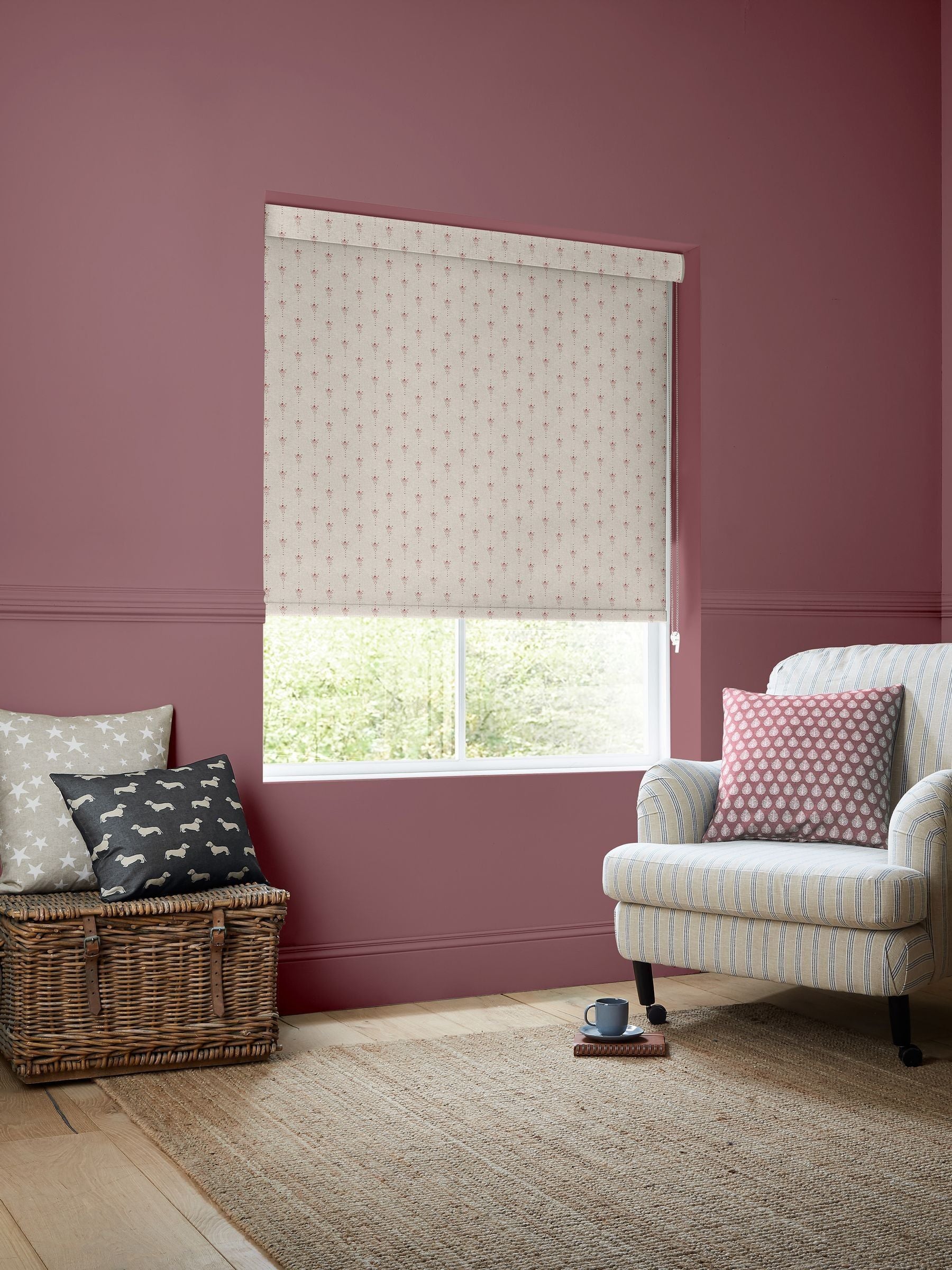 Emily Bond Blossom Pink Honor roller blind, UK version