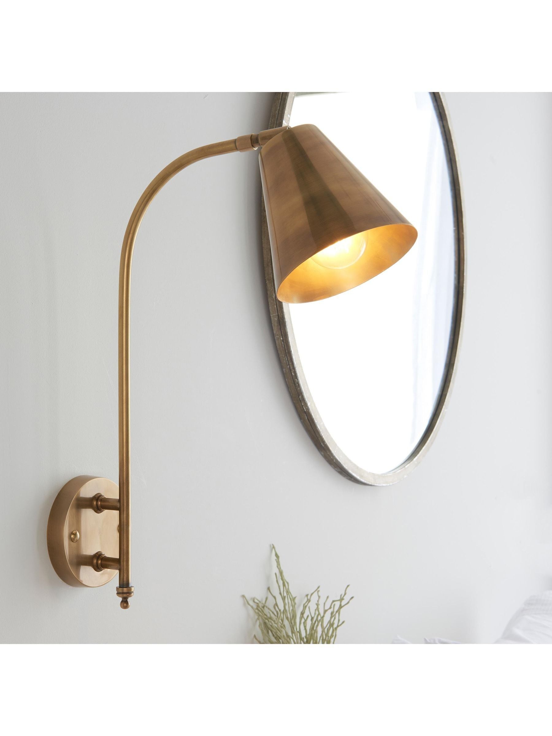 Gallery Home Gold Radiance brass wall light antique finish - British product