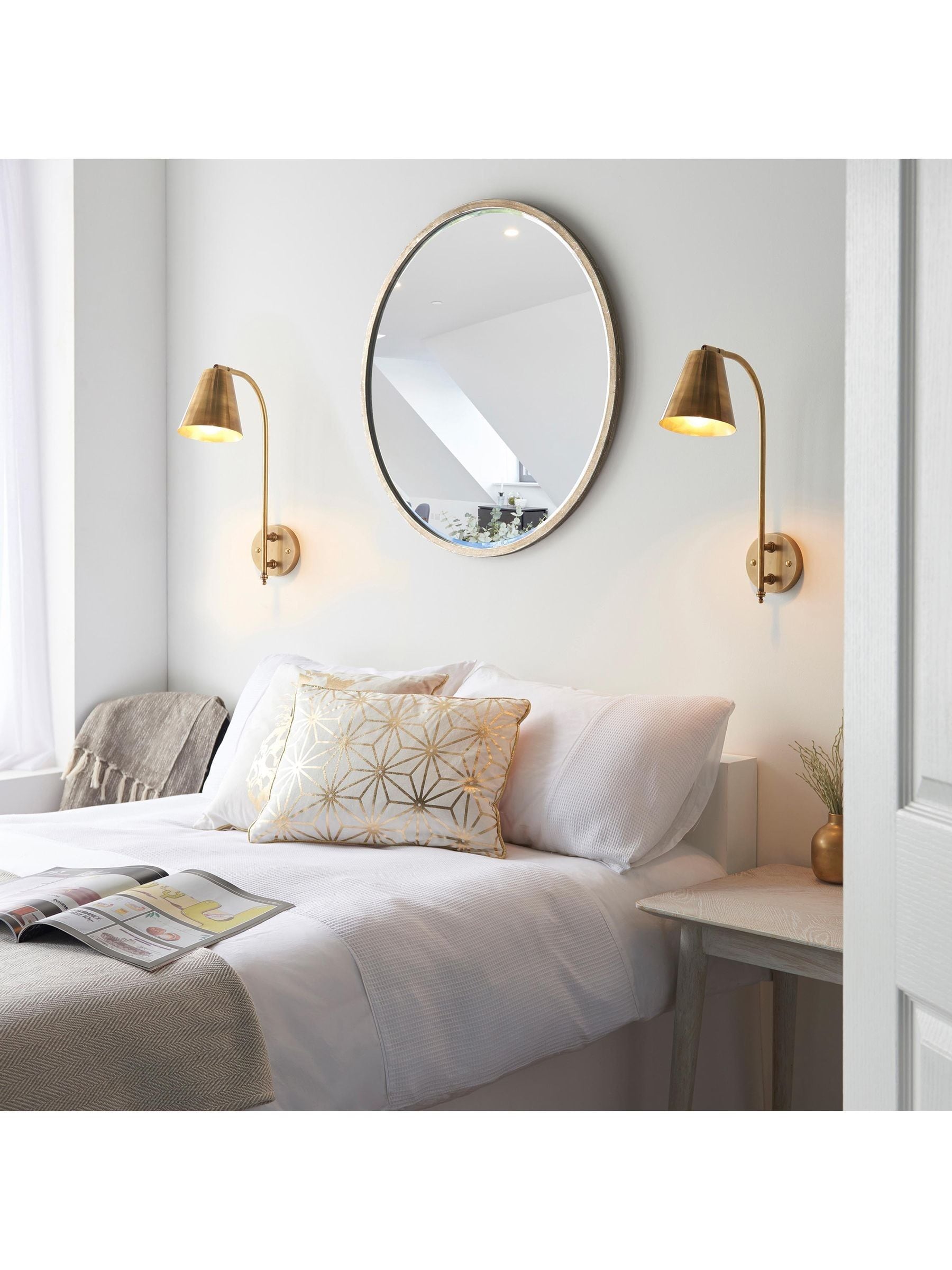 Gallery Home Gold Radiance brass wall light antique finish - British product