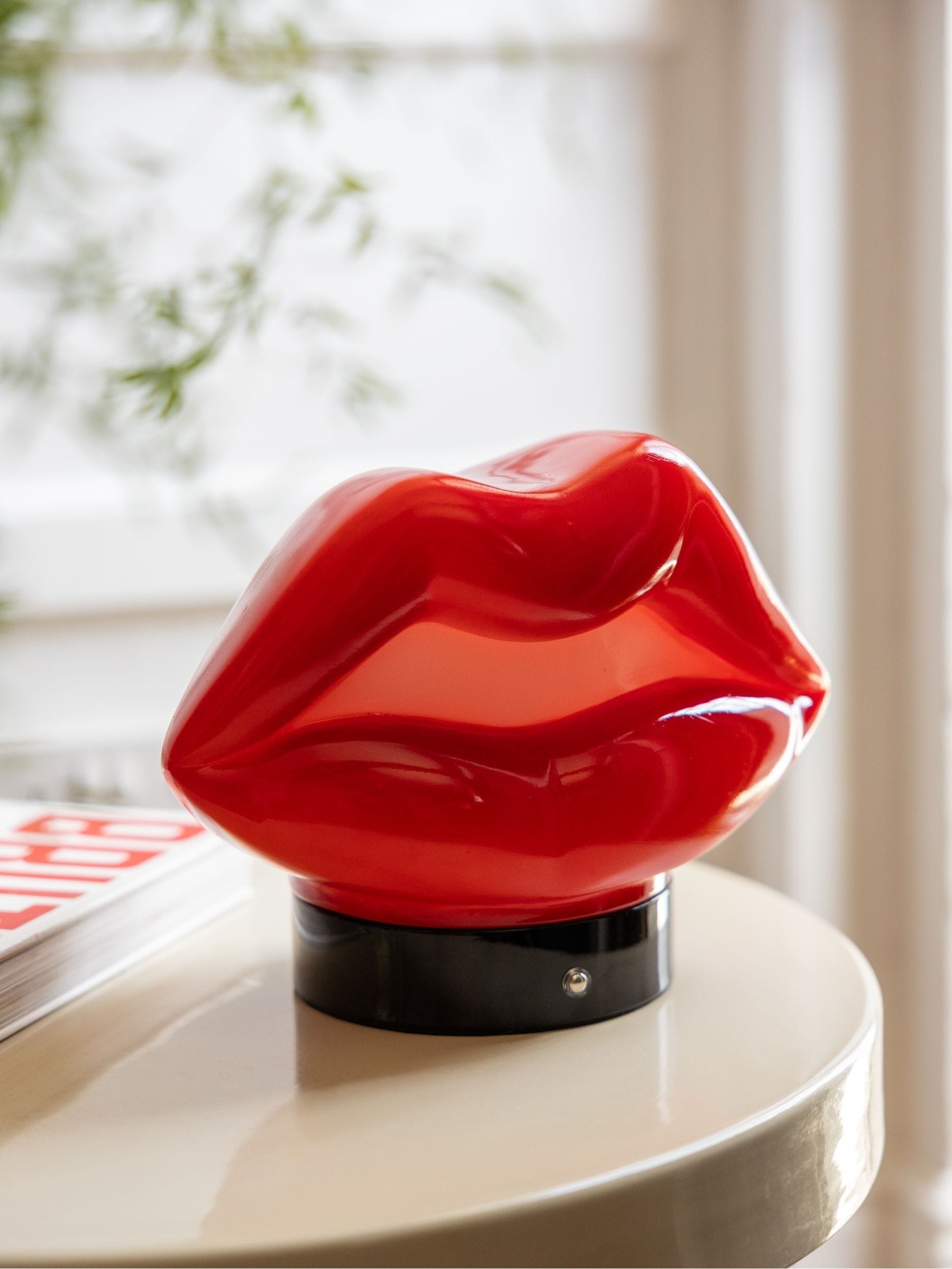 Rockett St George red rechargeable lips table lamp (British brand)