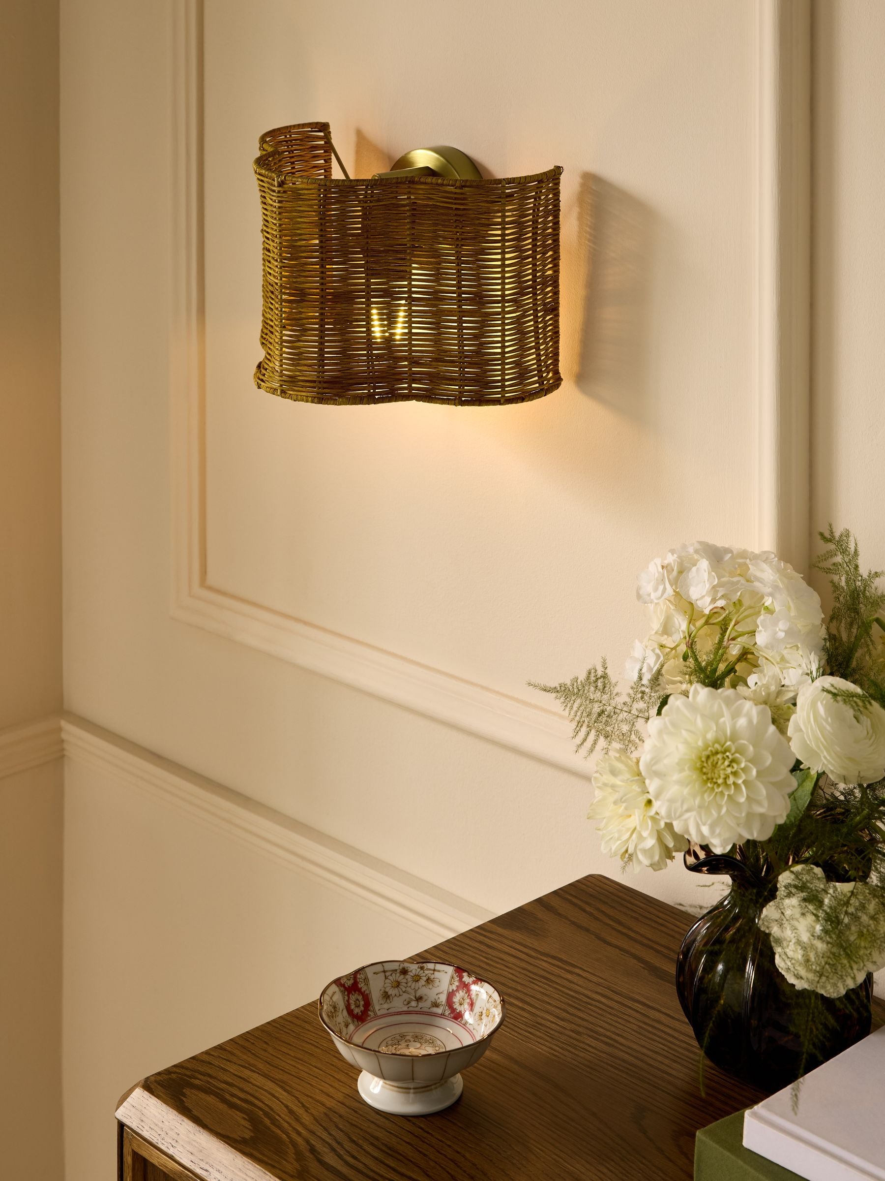 Nina Campbell Natural Fleur rattan wall light - British product